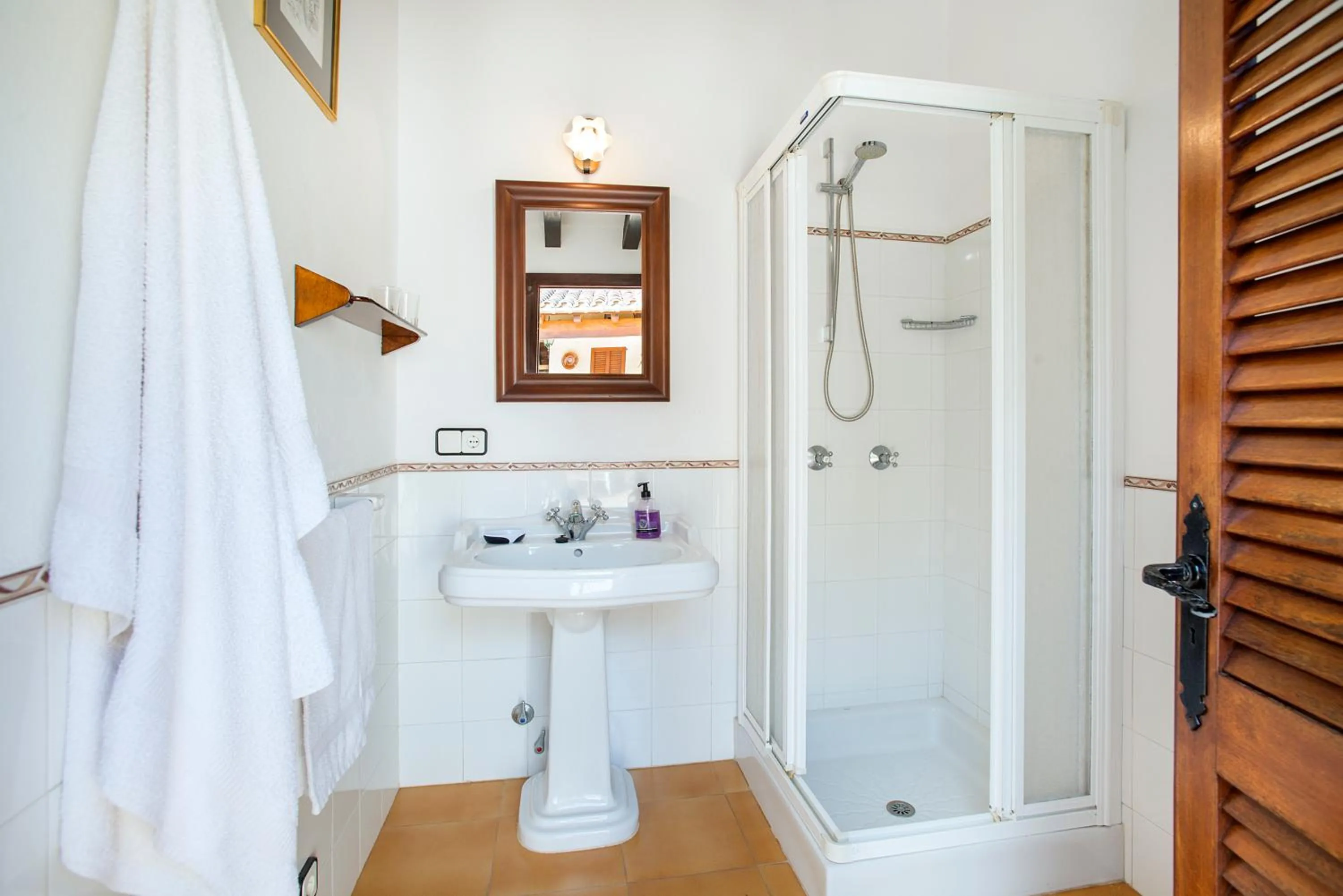 Shower in Owl Booking Villa Mateu - 5 Min Walk to the Old Town