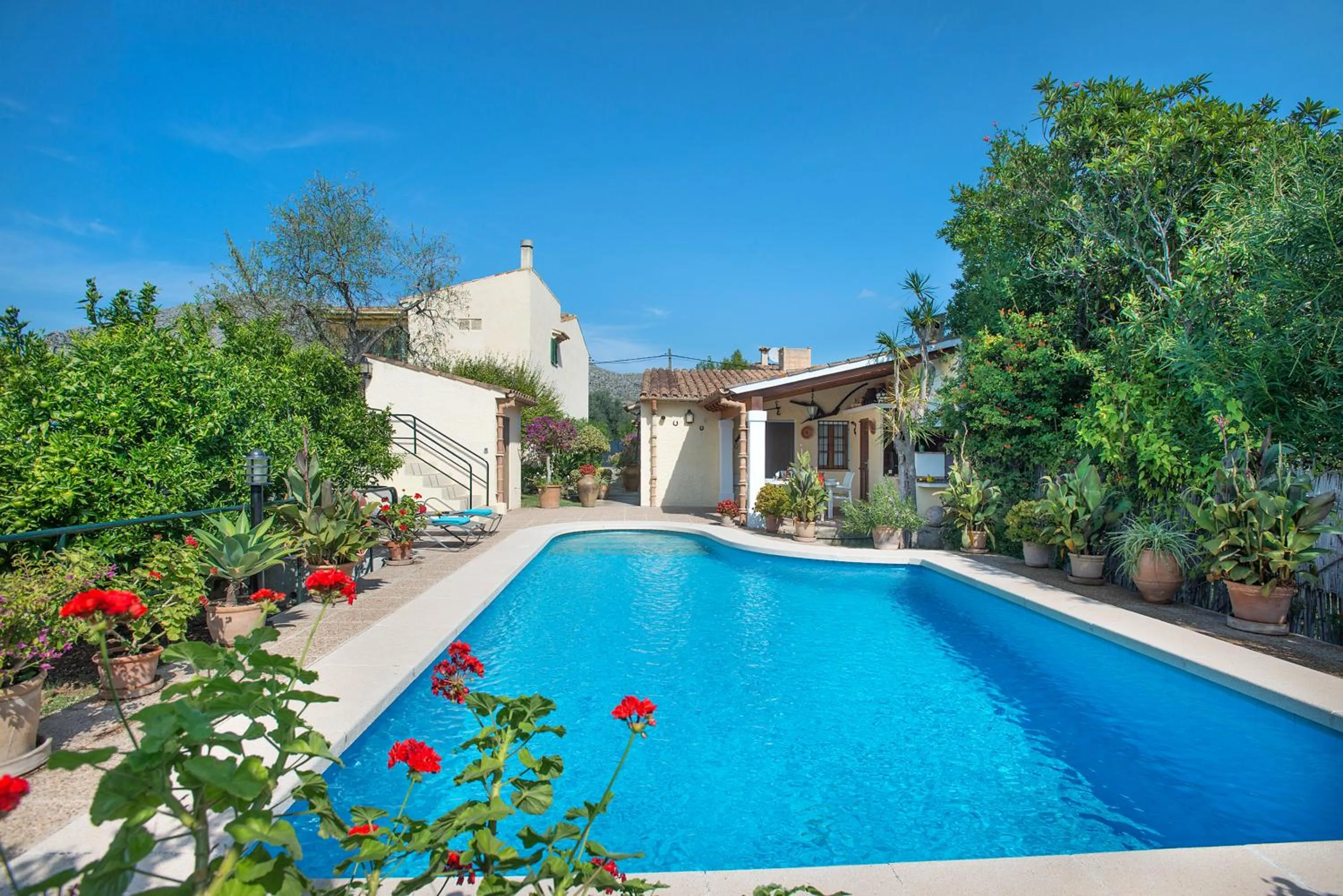 Property building in Owl Booking Villa Mateu - 5 Min Walk to the Old Town