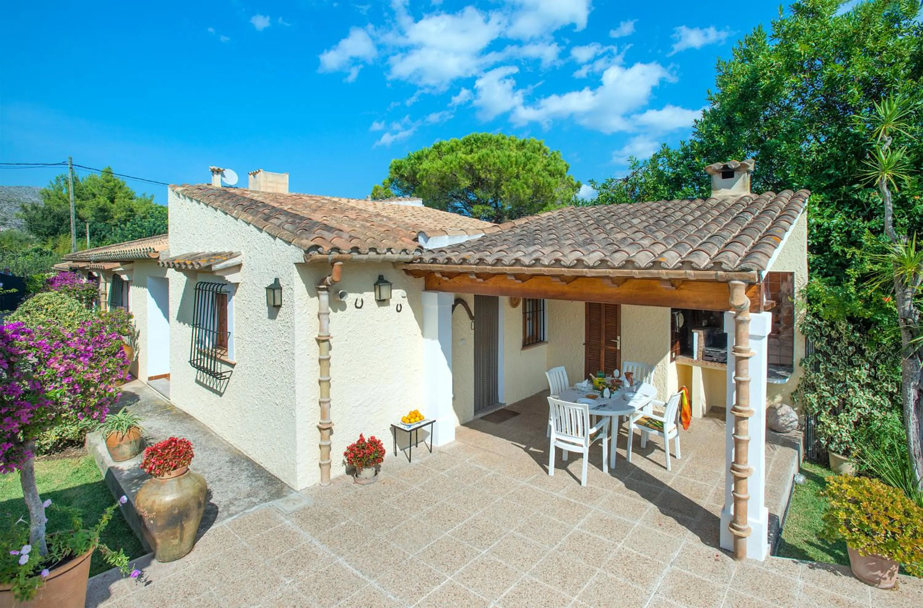 Property building in Owl Booking Villa Mateu - 5 Min Walk to the Old Town