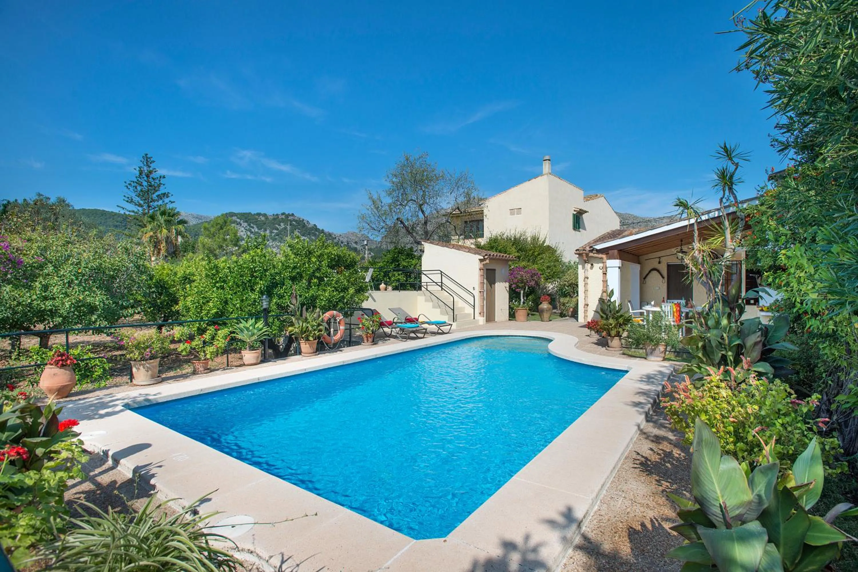 Property building in Owl Booking Villa Mateu - 5 Min Walk to the Old Town