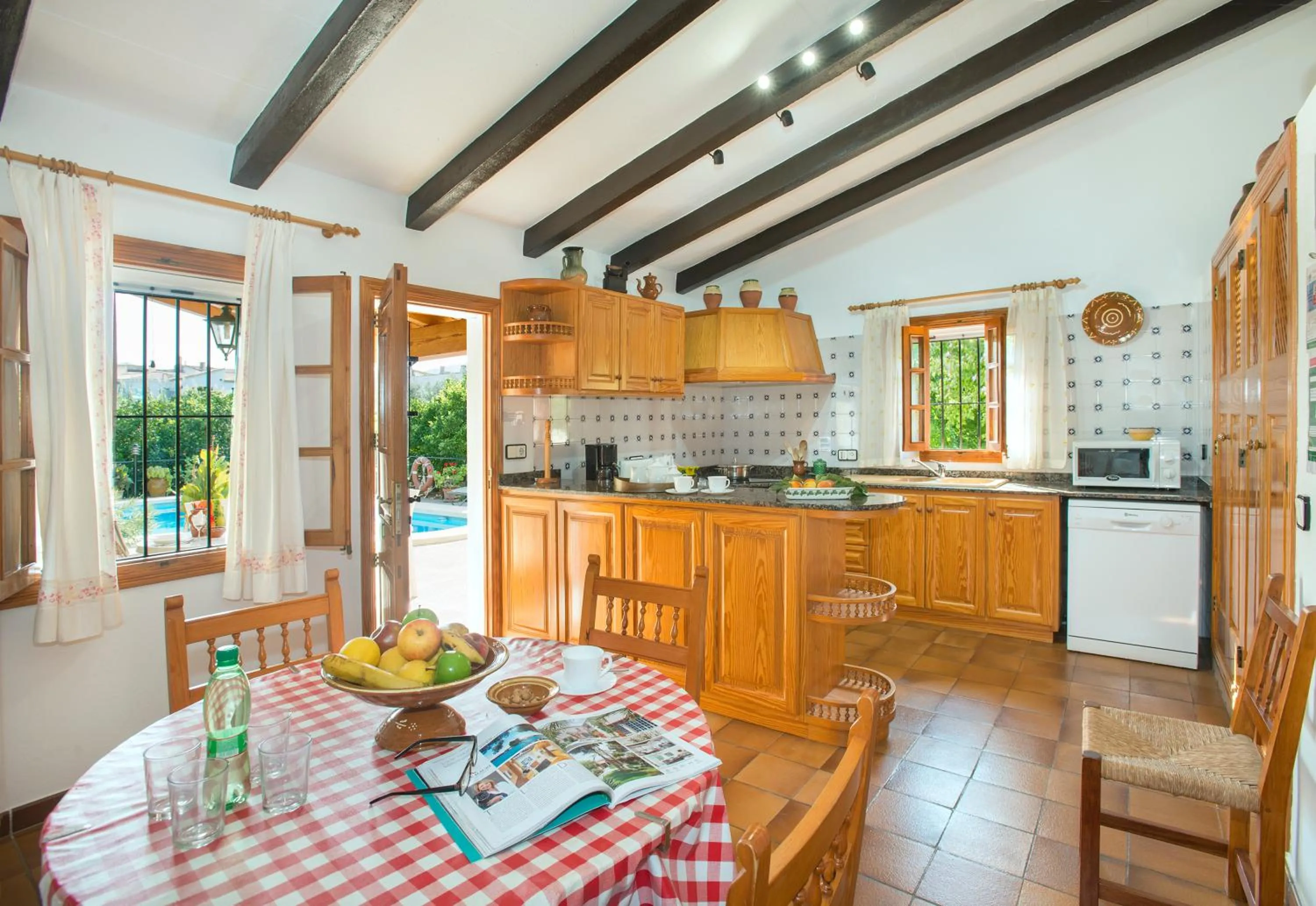 Kitchen or kitchenette in Owl Booking Villa Mateu - 5 Min Walk to the Old Town