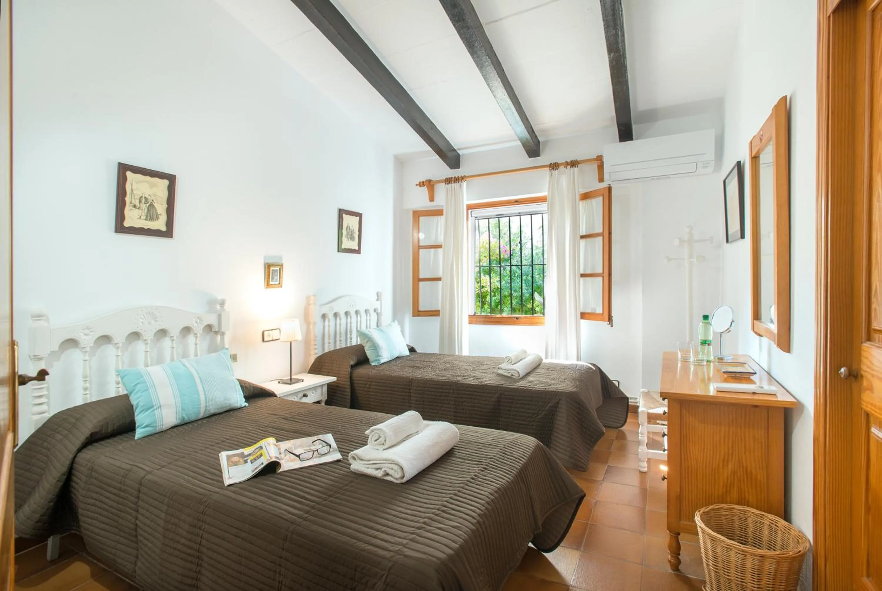 Bedroom, Bed in Owl Booking Villa Mateu - 5 Min Walk to the Old Town