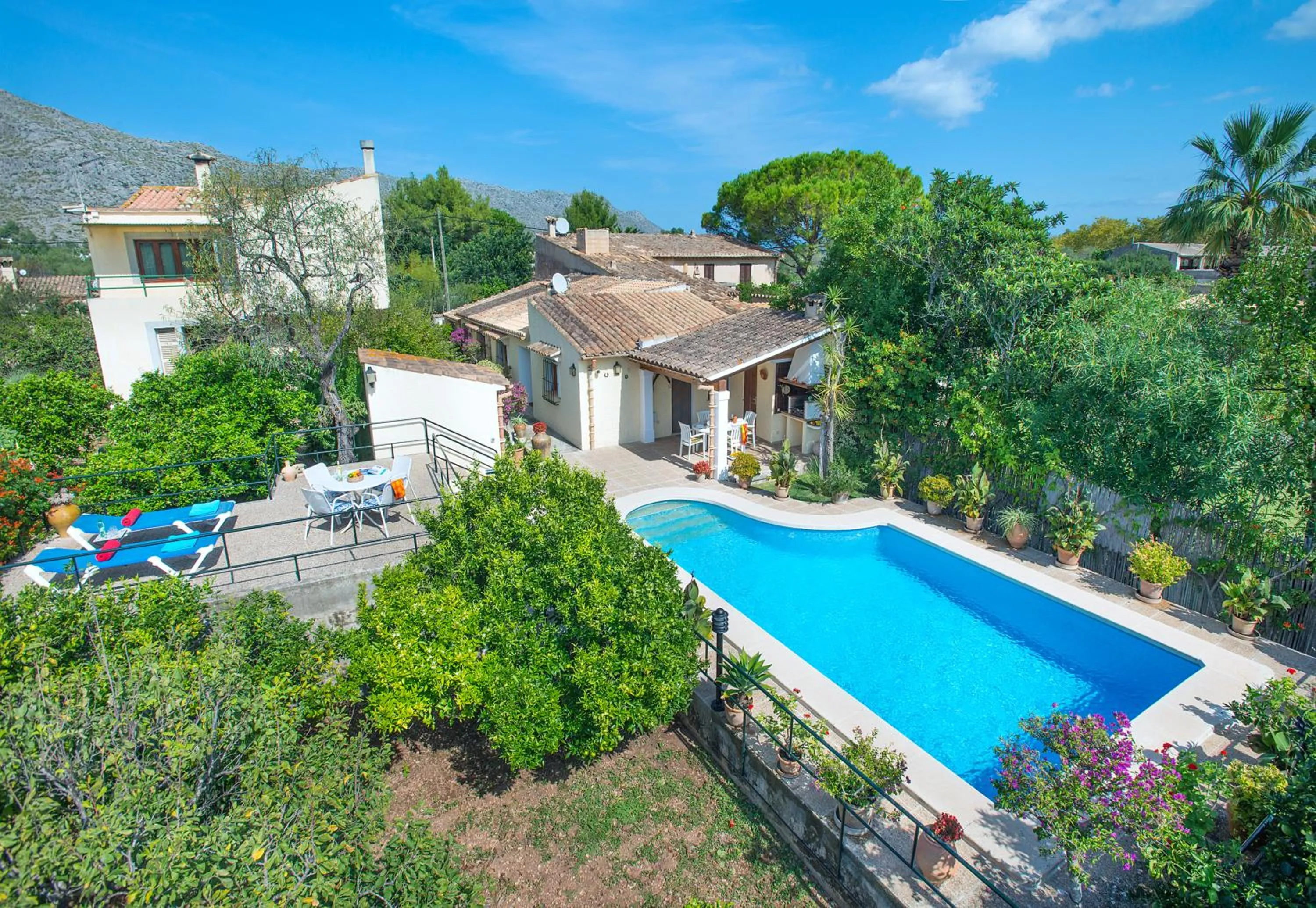 Property building in Owl Booking Villa Mateu - 5 Min Walk to the Old Town