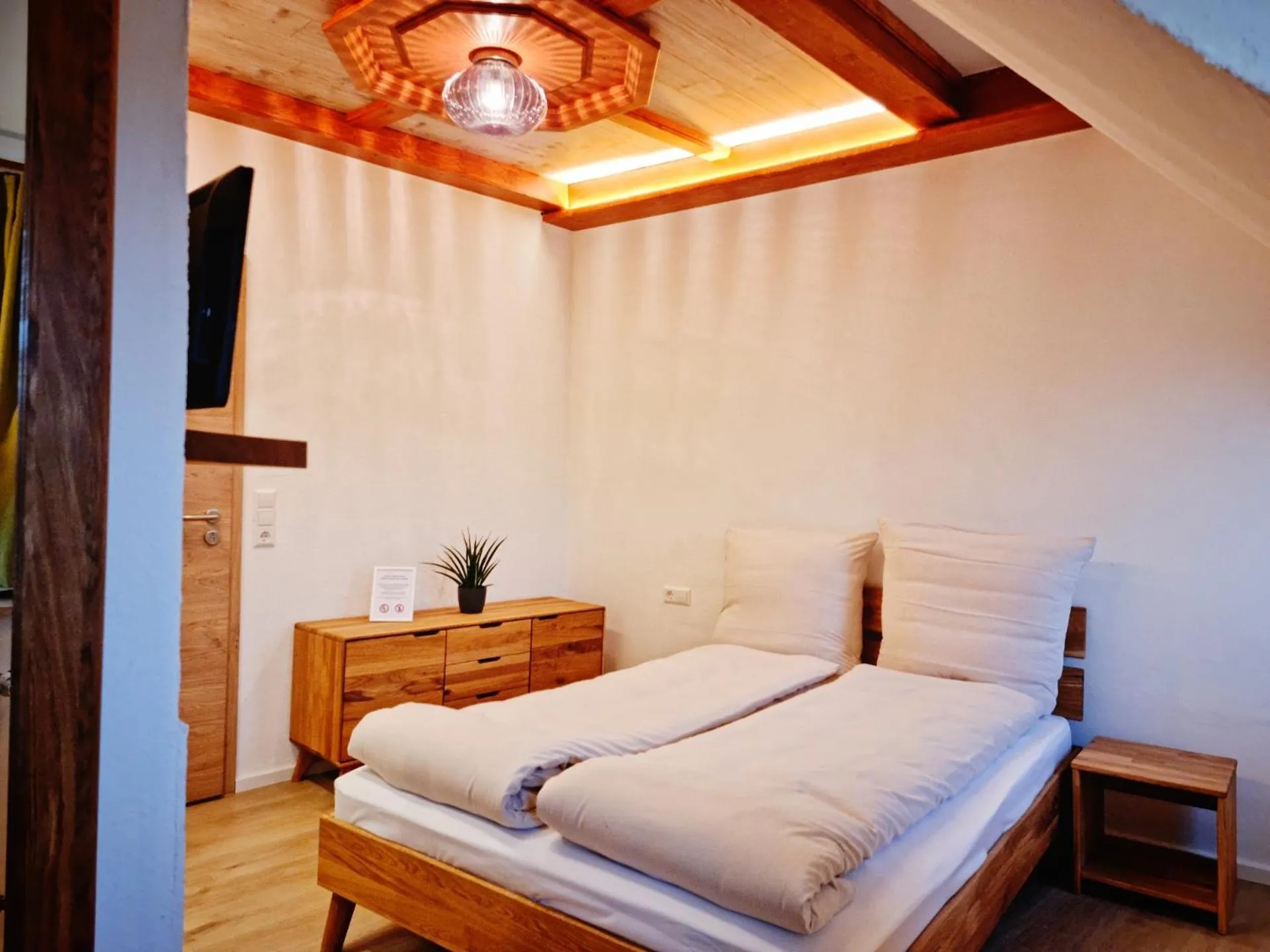 Bedroom, Bed in Wirtshaus Zum Lowen