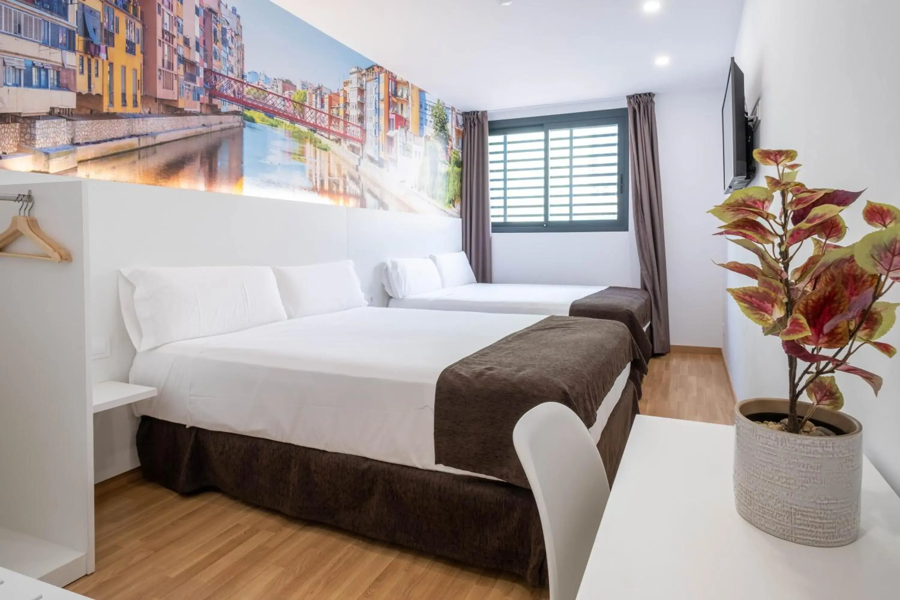 Deluxe Family Room in Hotel BESTPRICE Girona Deluxe Family Room in Hotel BESTPRICE Girona