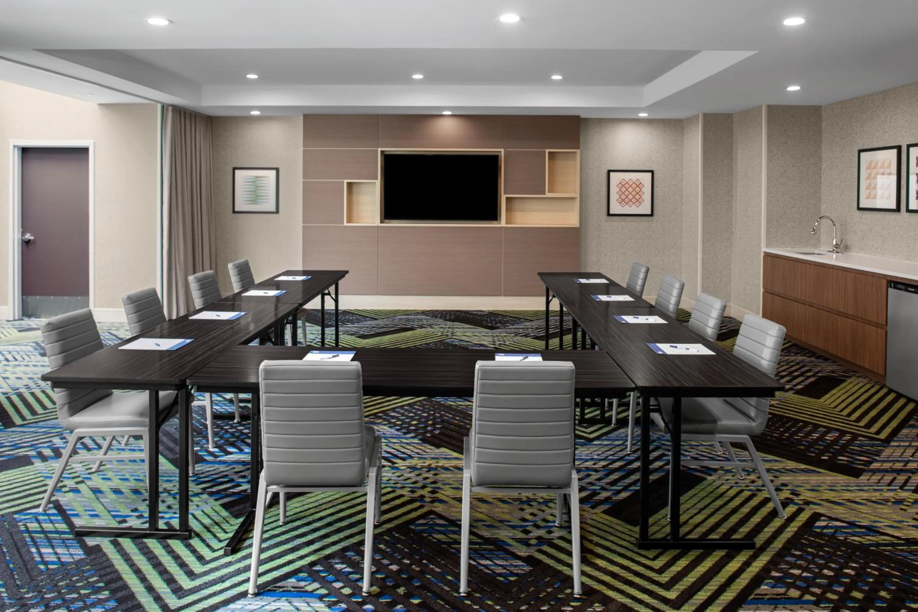 Meeting/conference room in Holiday Inn Express & Suites Woodside LaGuardia Airport