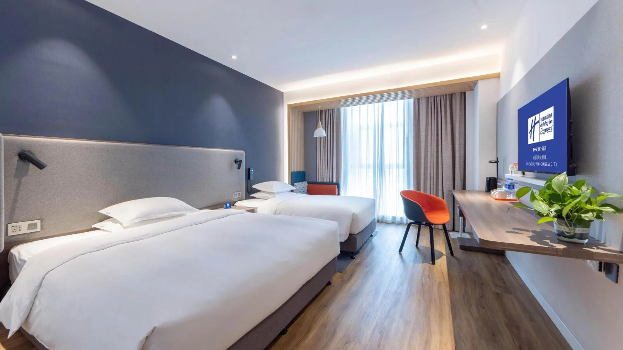 Photo of the whole room, Bed in Holiday Inn Express Chengdu Wuhou New City by IHG