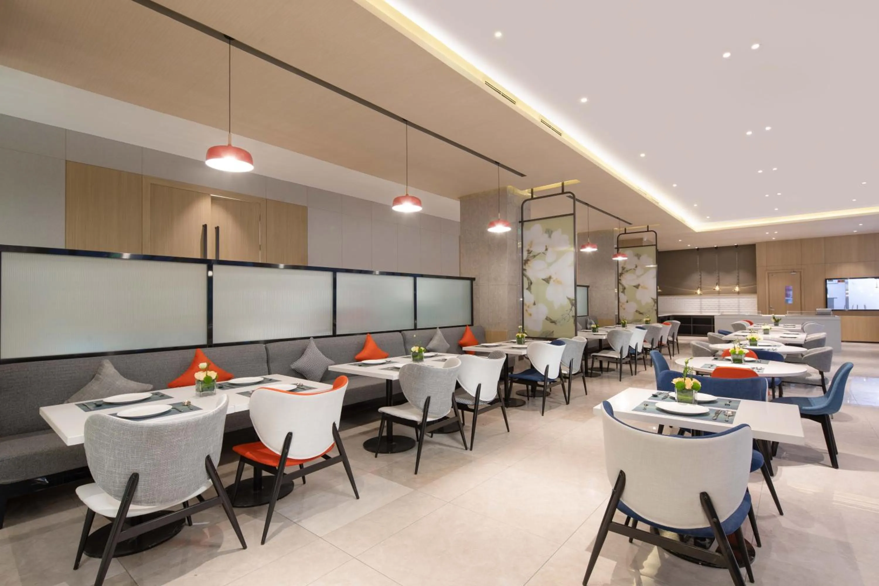 Restaurant/places to eat in Holiday Inn Express Chengdu Wuhou New City by IHG