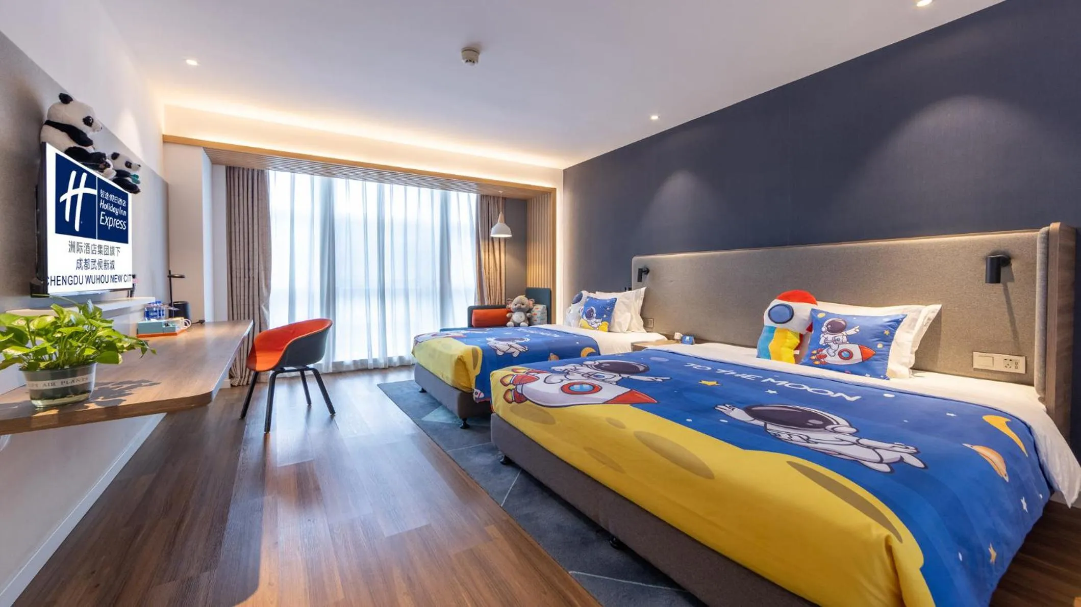 Photo of the whole room, Bed in Holiday Inn Express Chengdu Wuhou New City by IHG