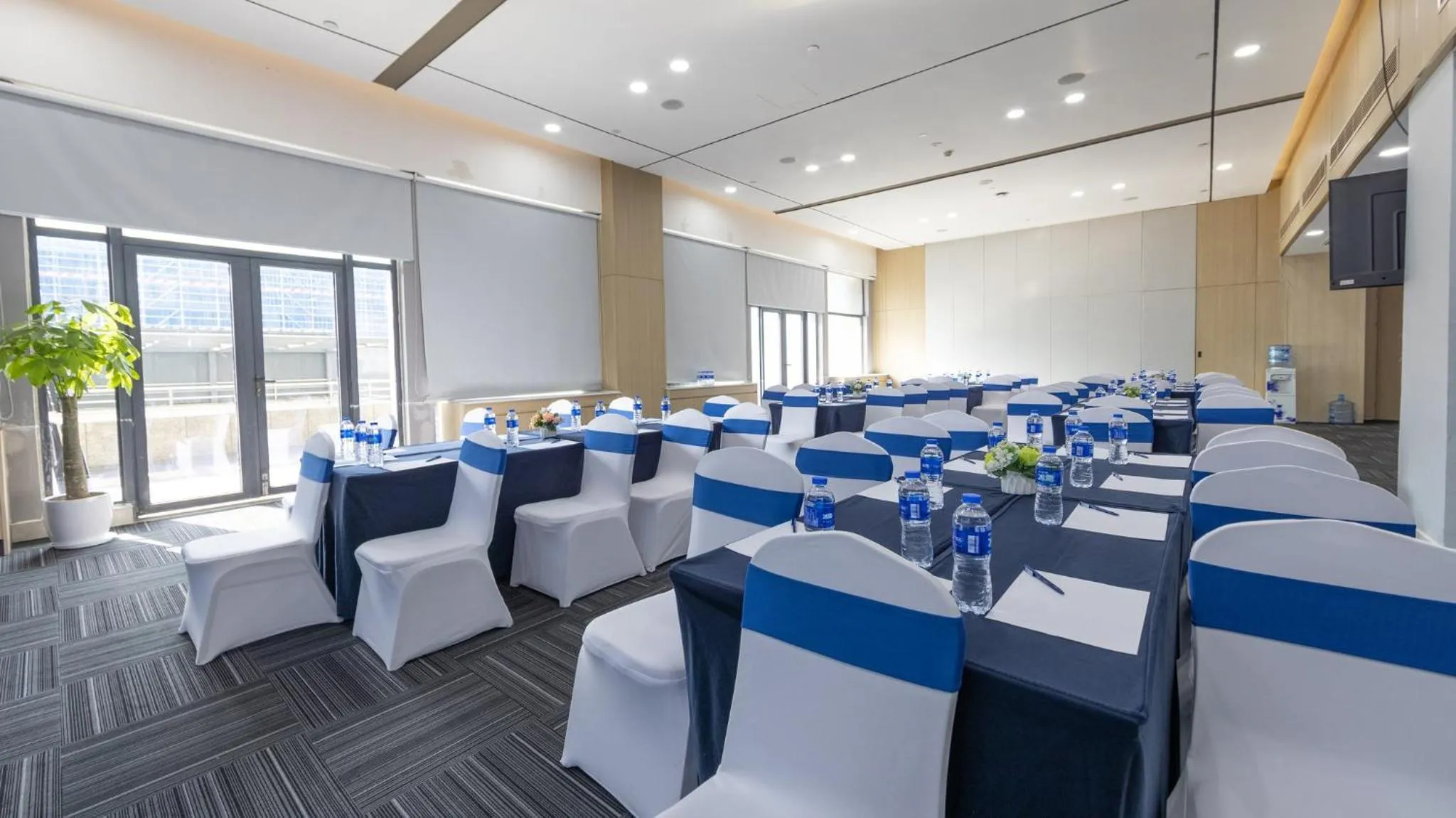 Meeting/conference room in Holiday Inn Express Chengdu Wuhou New City by IHG