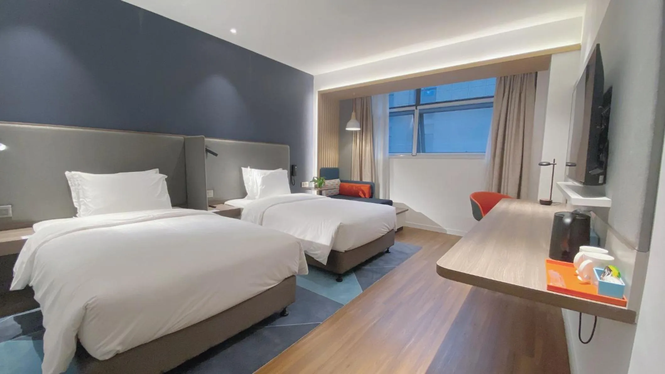 Photo of the whole room, Bed in Holiday Inn Express Chengdu Wuhou New City by IHG