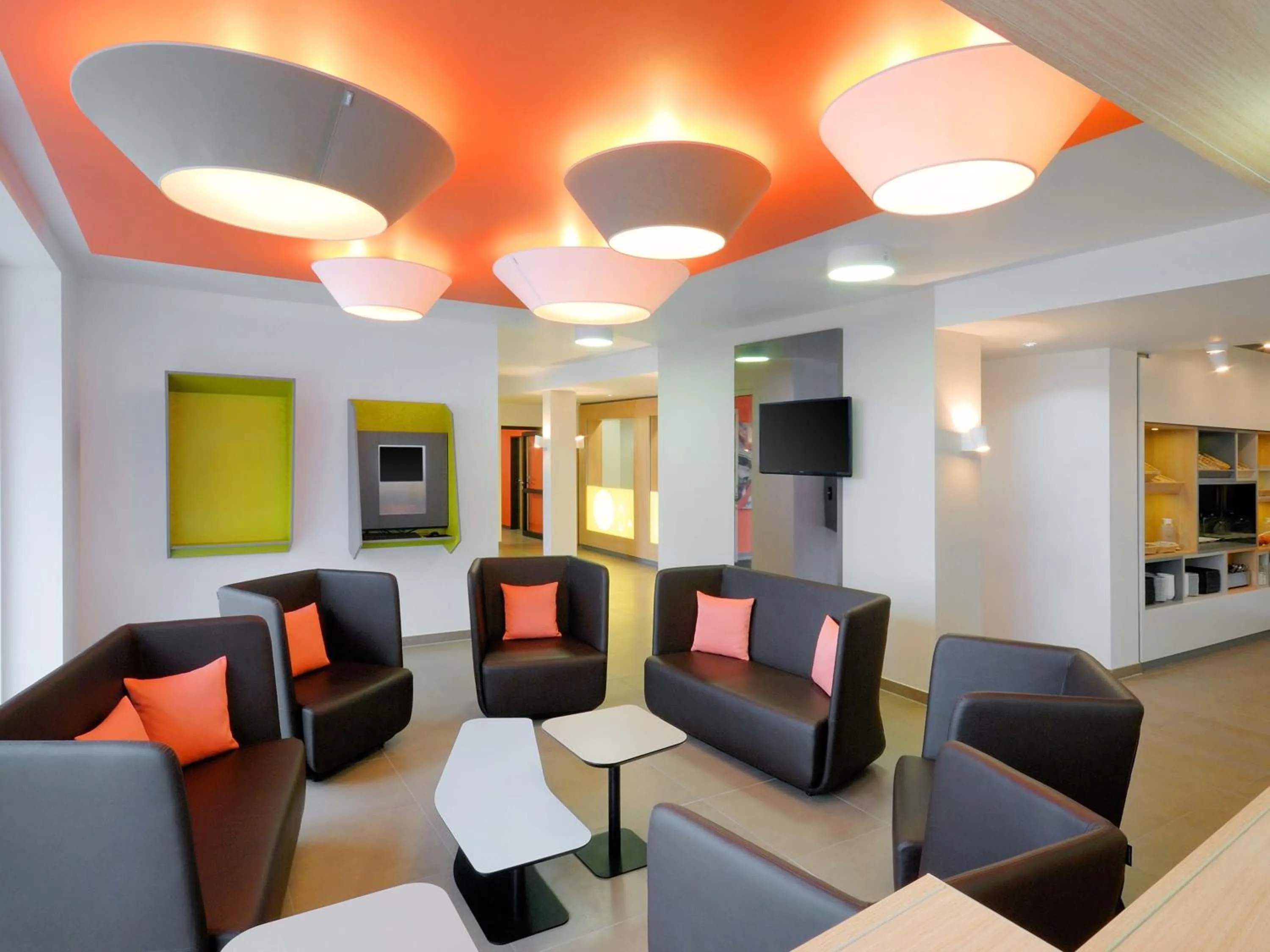 Lobby or reception in B&B Hotel Böblingen