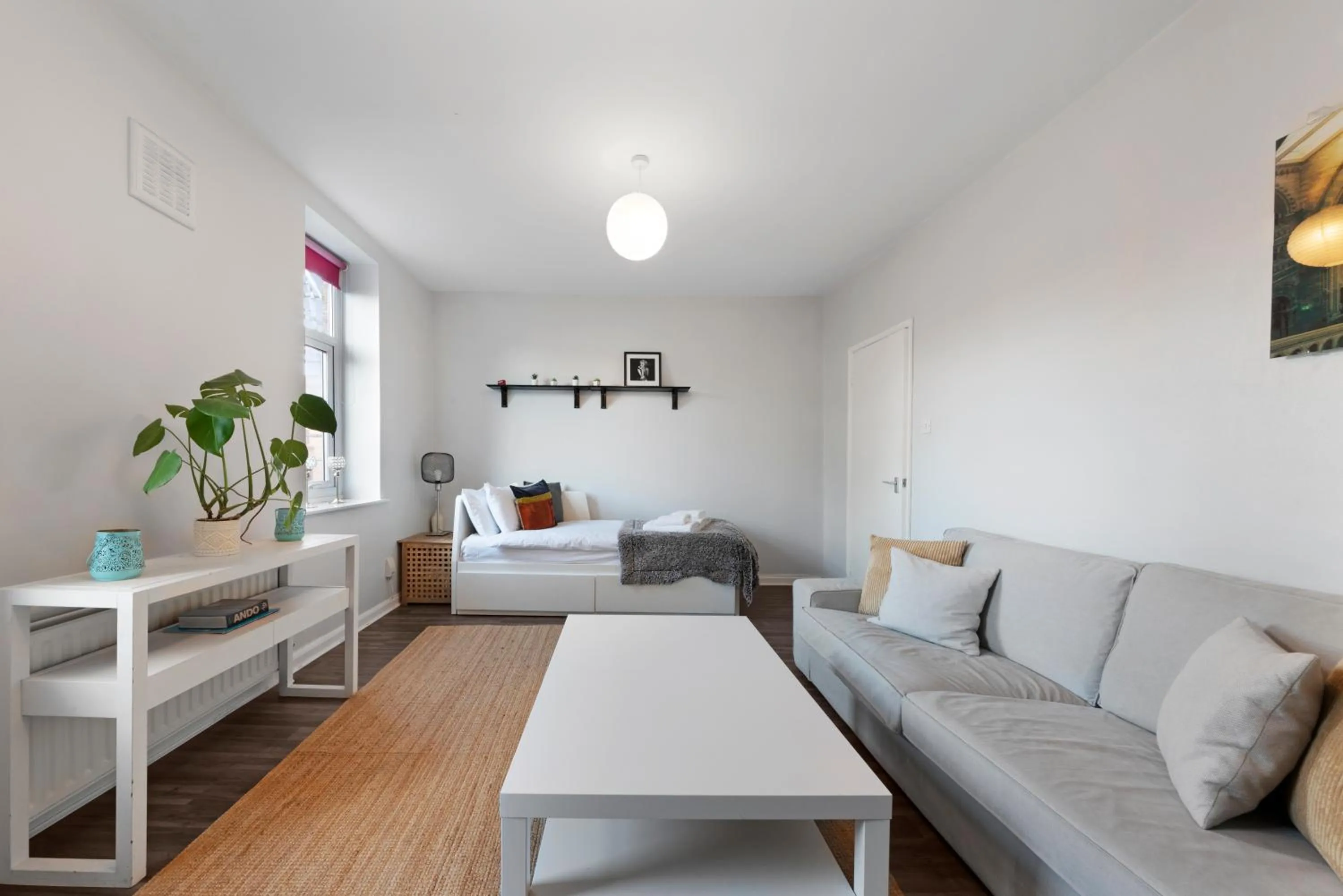 Two Bedroom Duplex in Angel HIgh Street