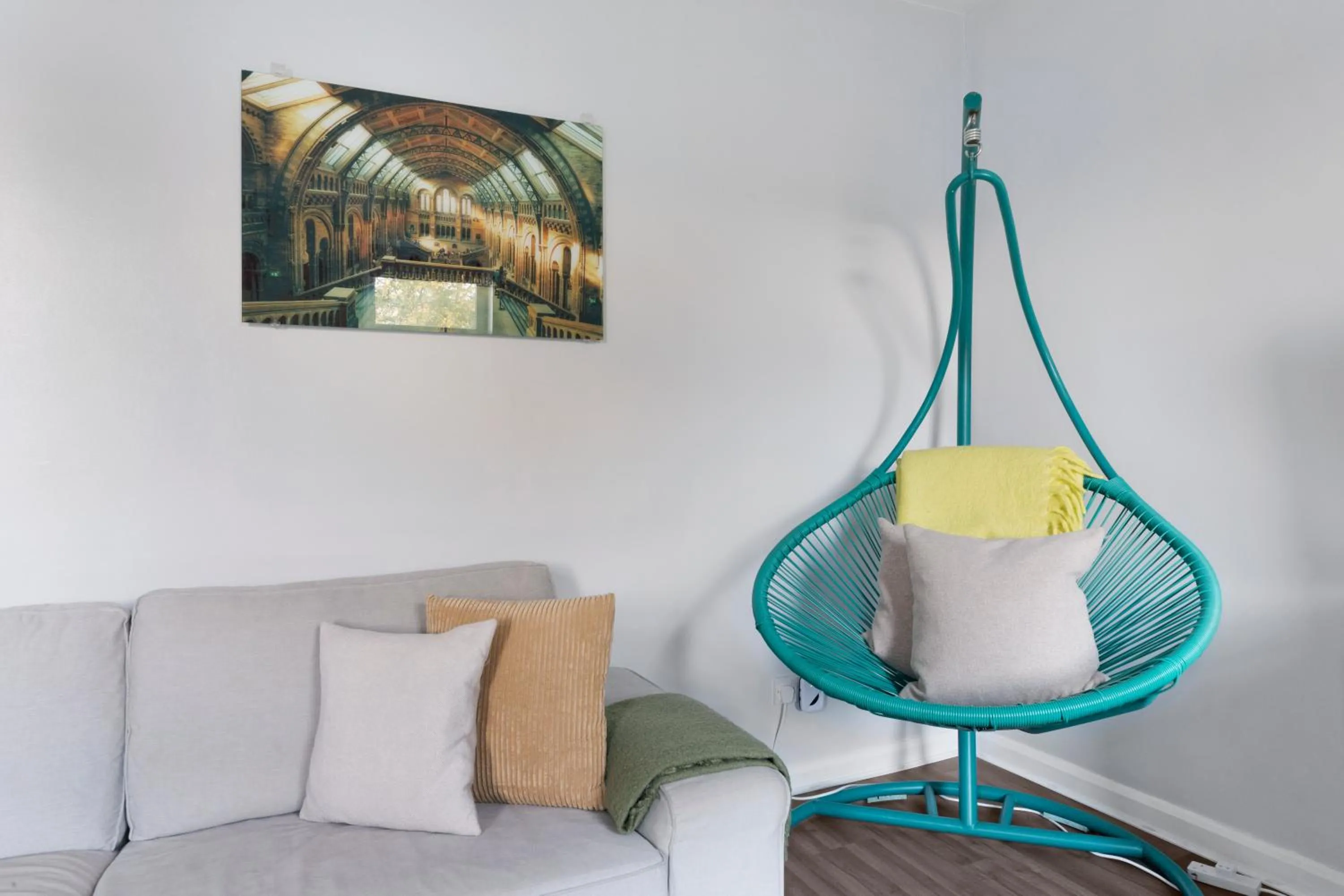 Two Bedroom Duplex in Angel HIgh Street