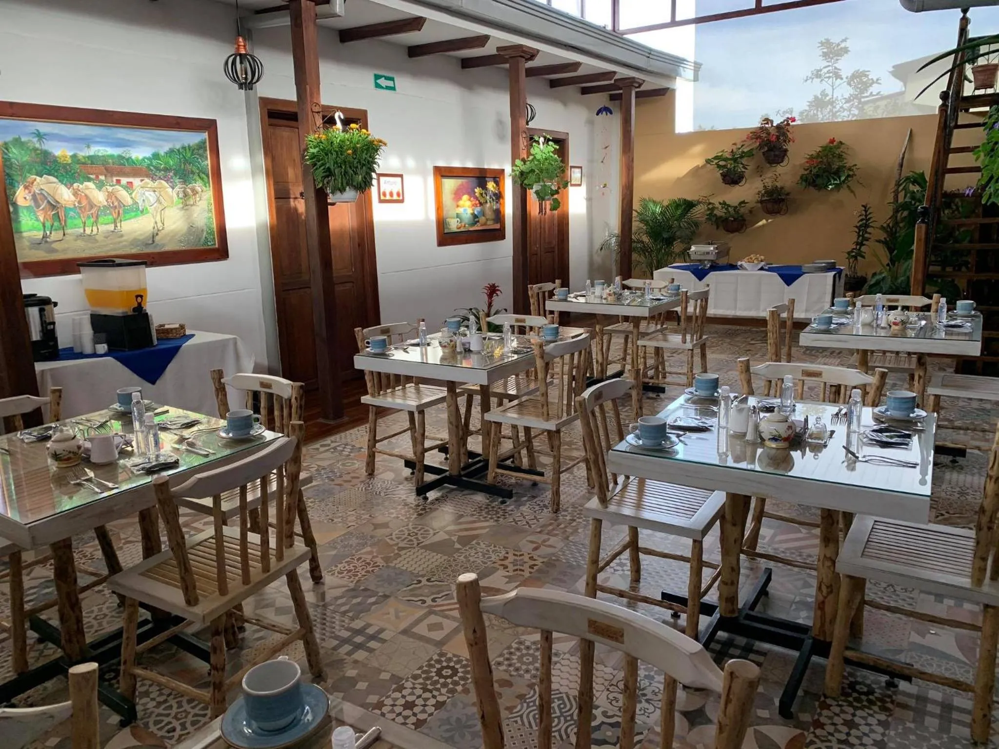 Restaurant/places to eat in La Estancia Hotel Boutique