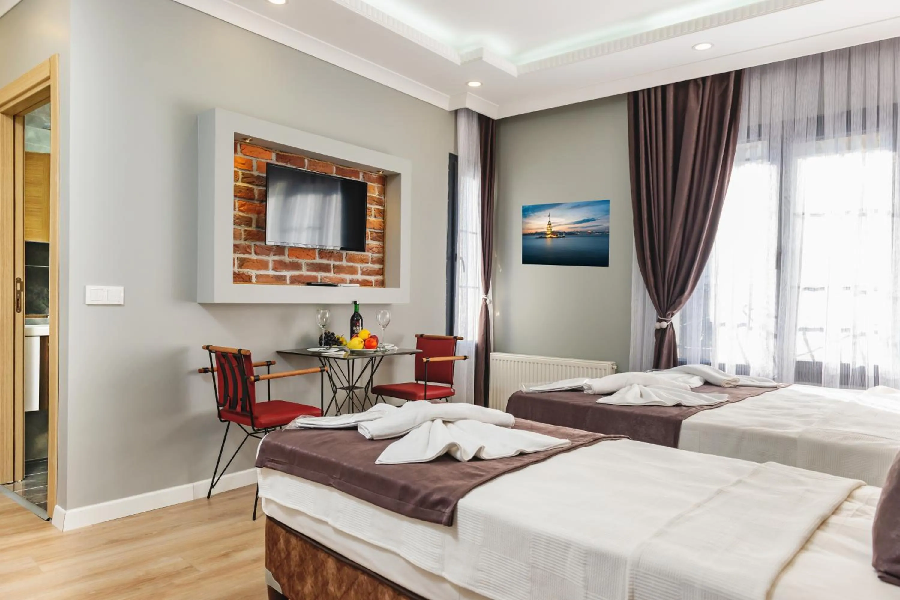 TV and multimedia, Bed in Gloria Suites Old City