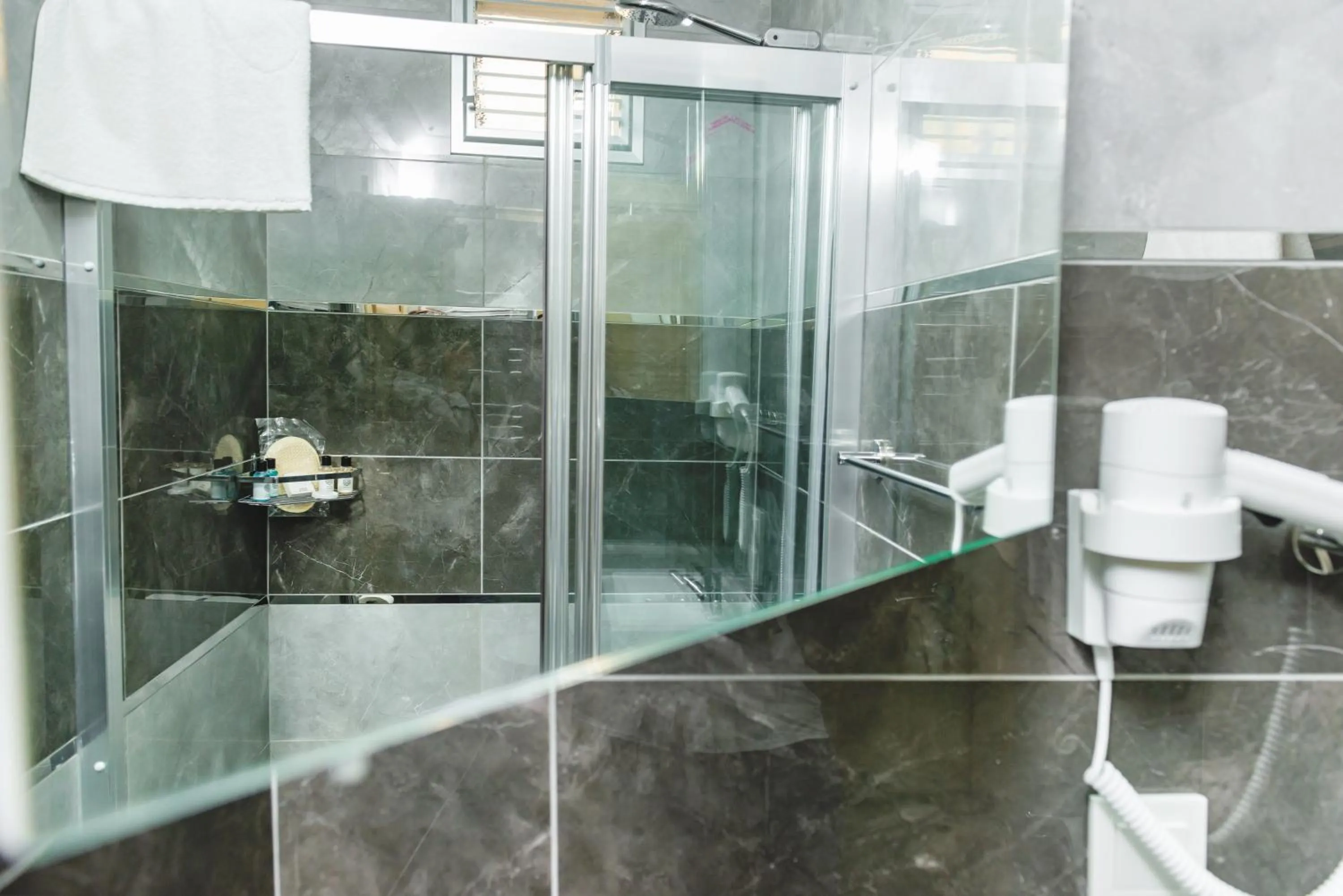 Shower in Gloria Suites Old City