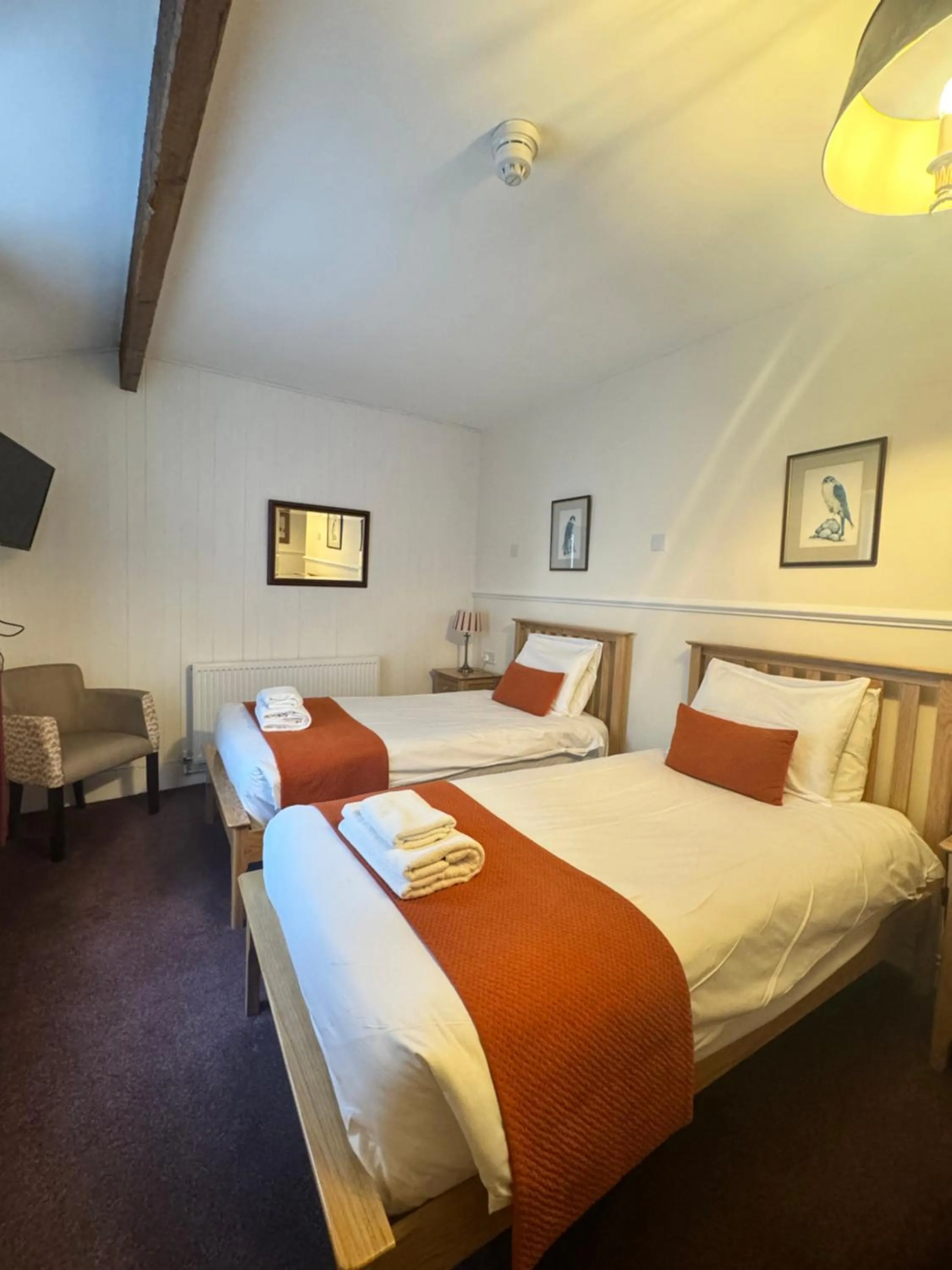 TV and multimedia, Bed in Crown Hotel Cotswold