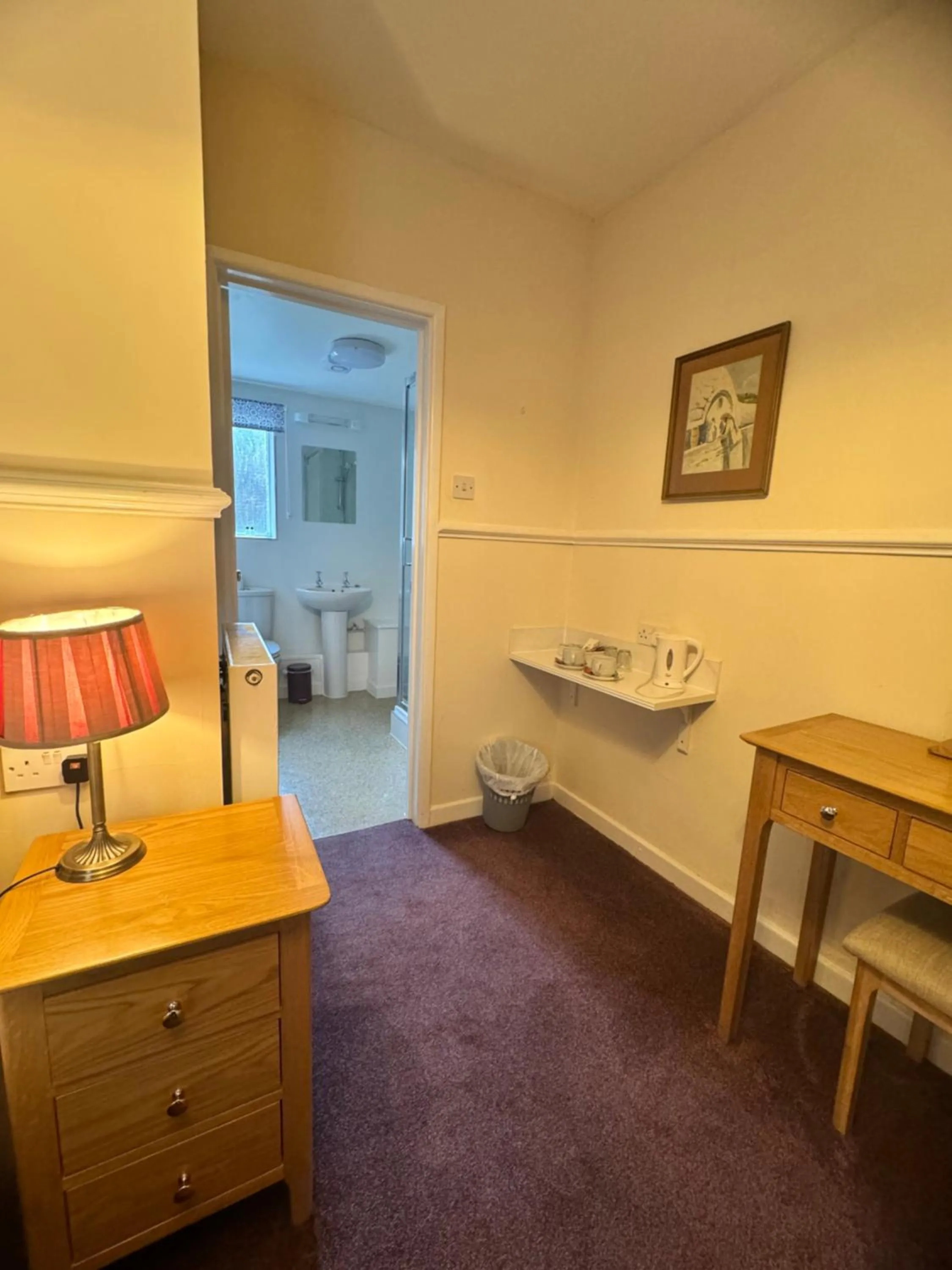 Coffee/tea facilities in Crown Hotel Cotswold