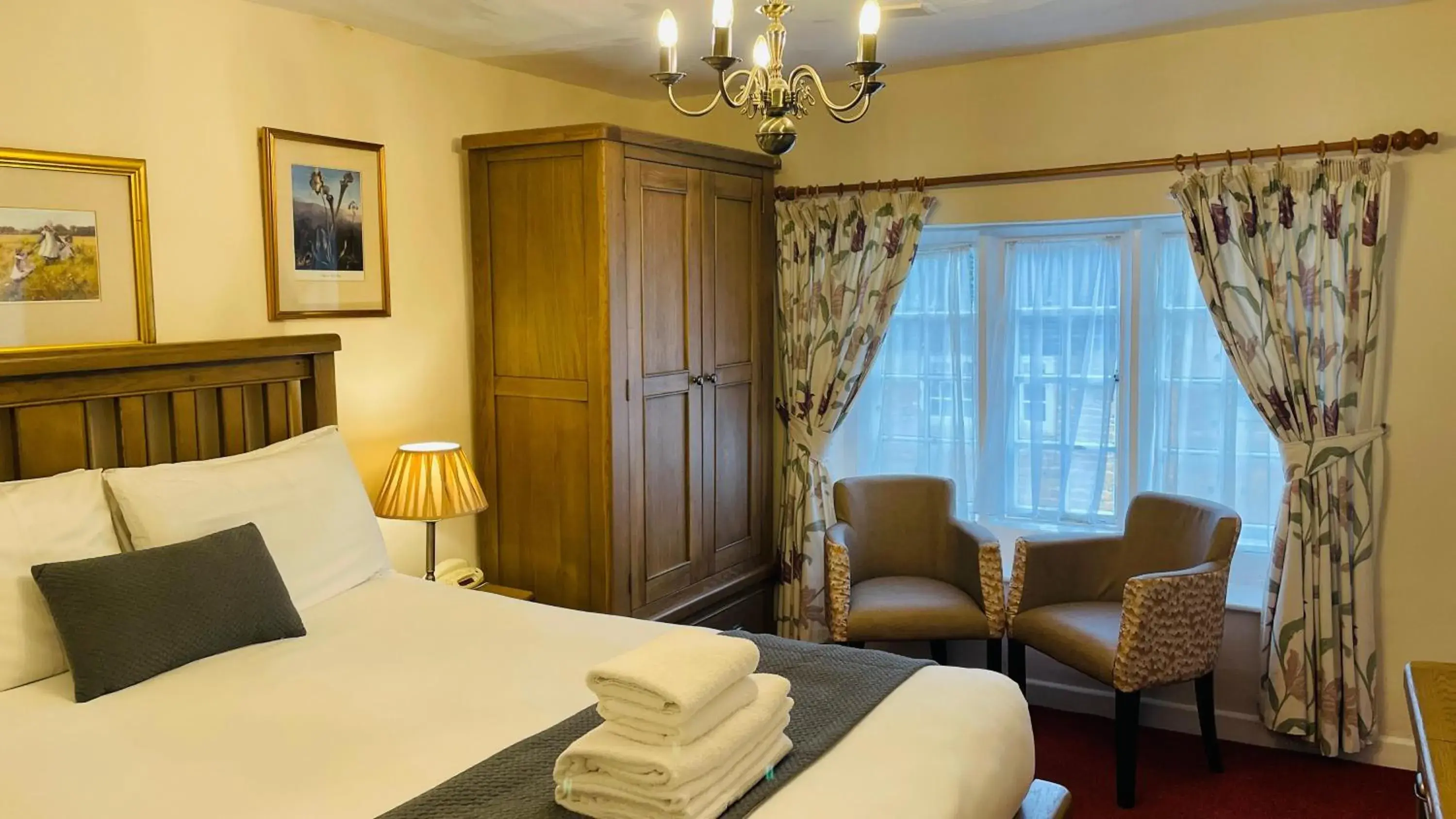 Double Room in Crown Hotel Cotswold Double Room in Crown Hotel Cotswold