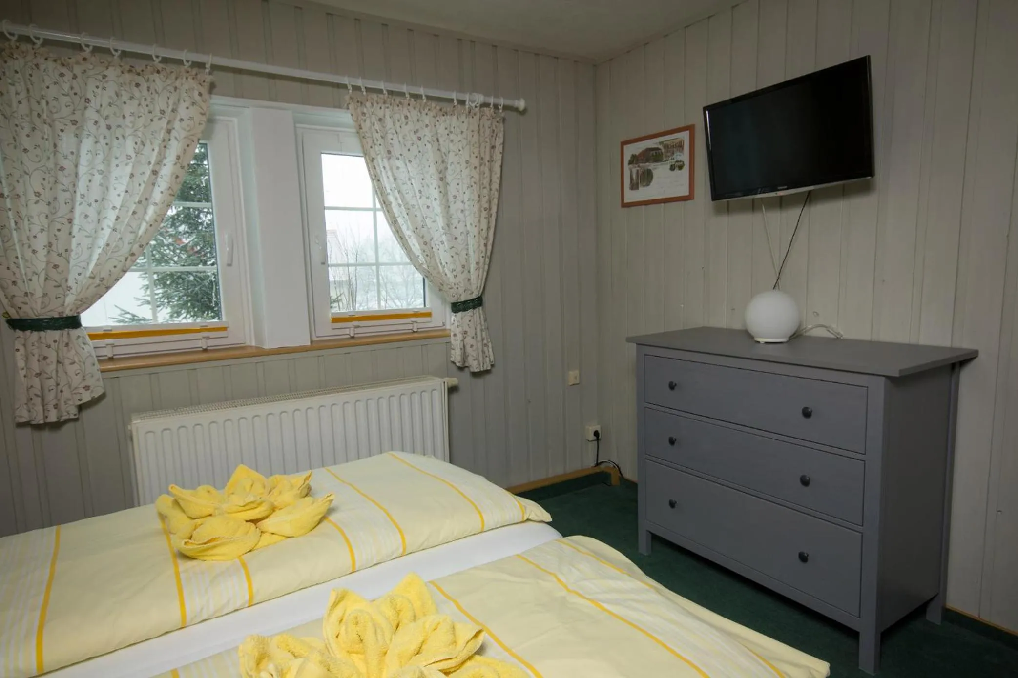 Photo of the whole room, Bed in Pension Immergrün