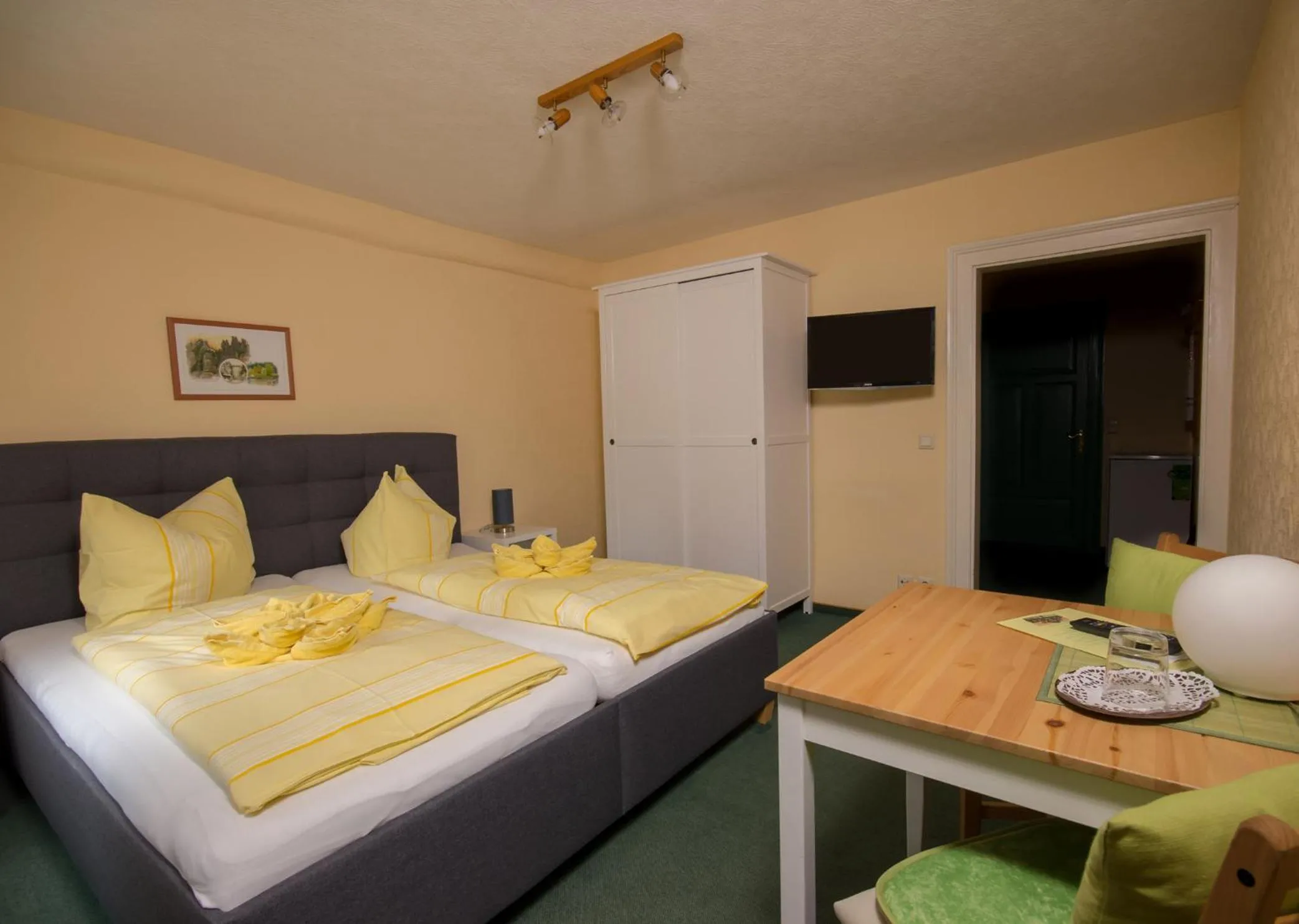 Photo of the whole room, Bed in Pension Immergrün