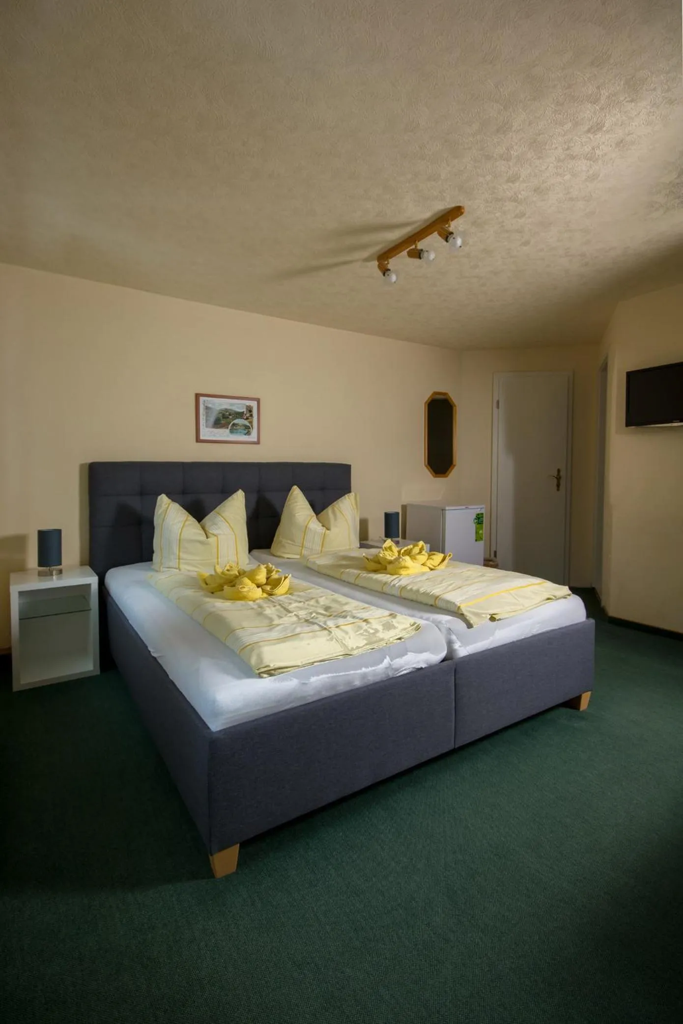 Photo of the whole room, Bed in Pension Immergrün