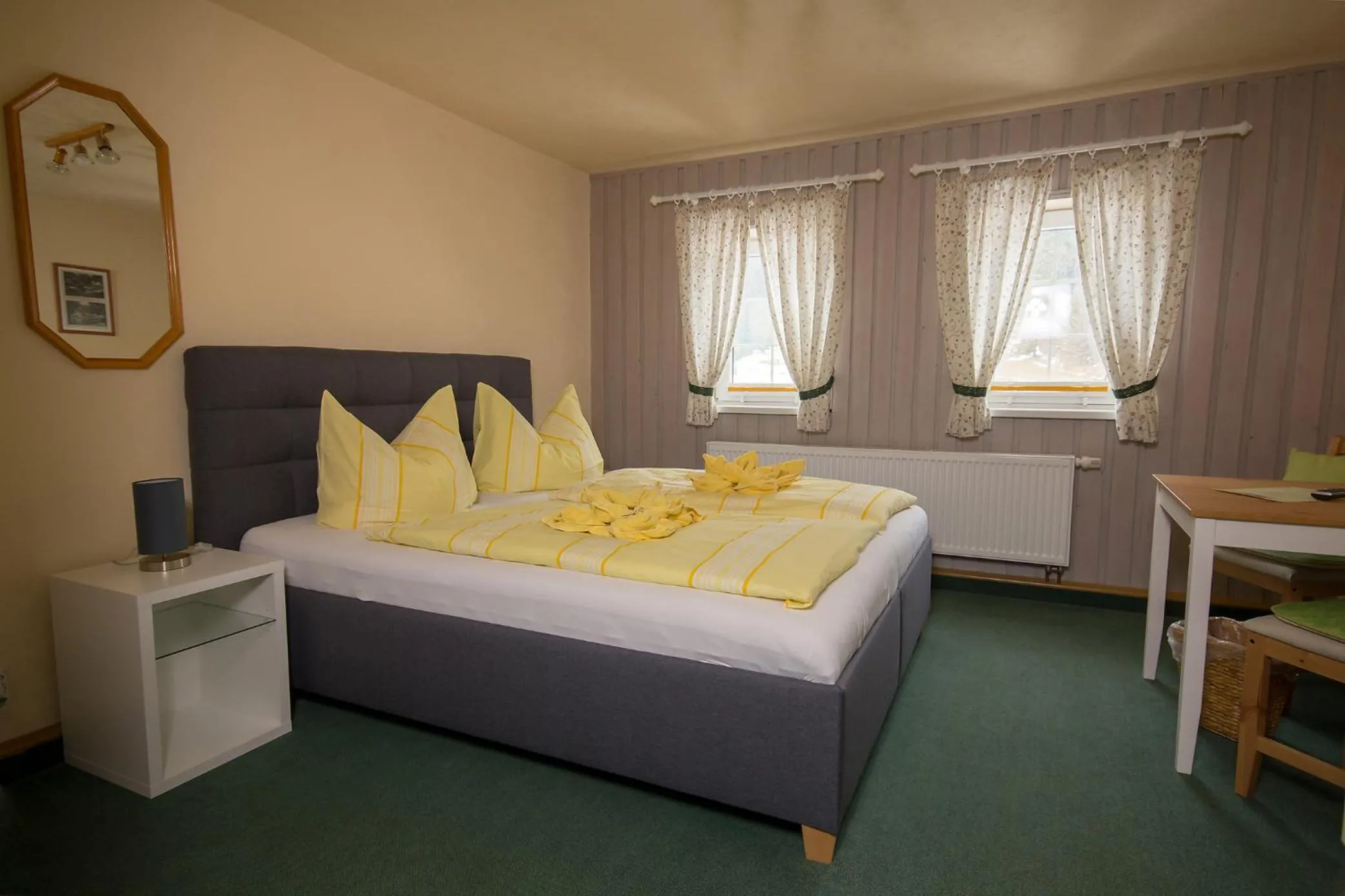Photo of the whole room, Bed in Pension Immergrün