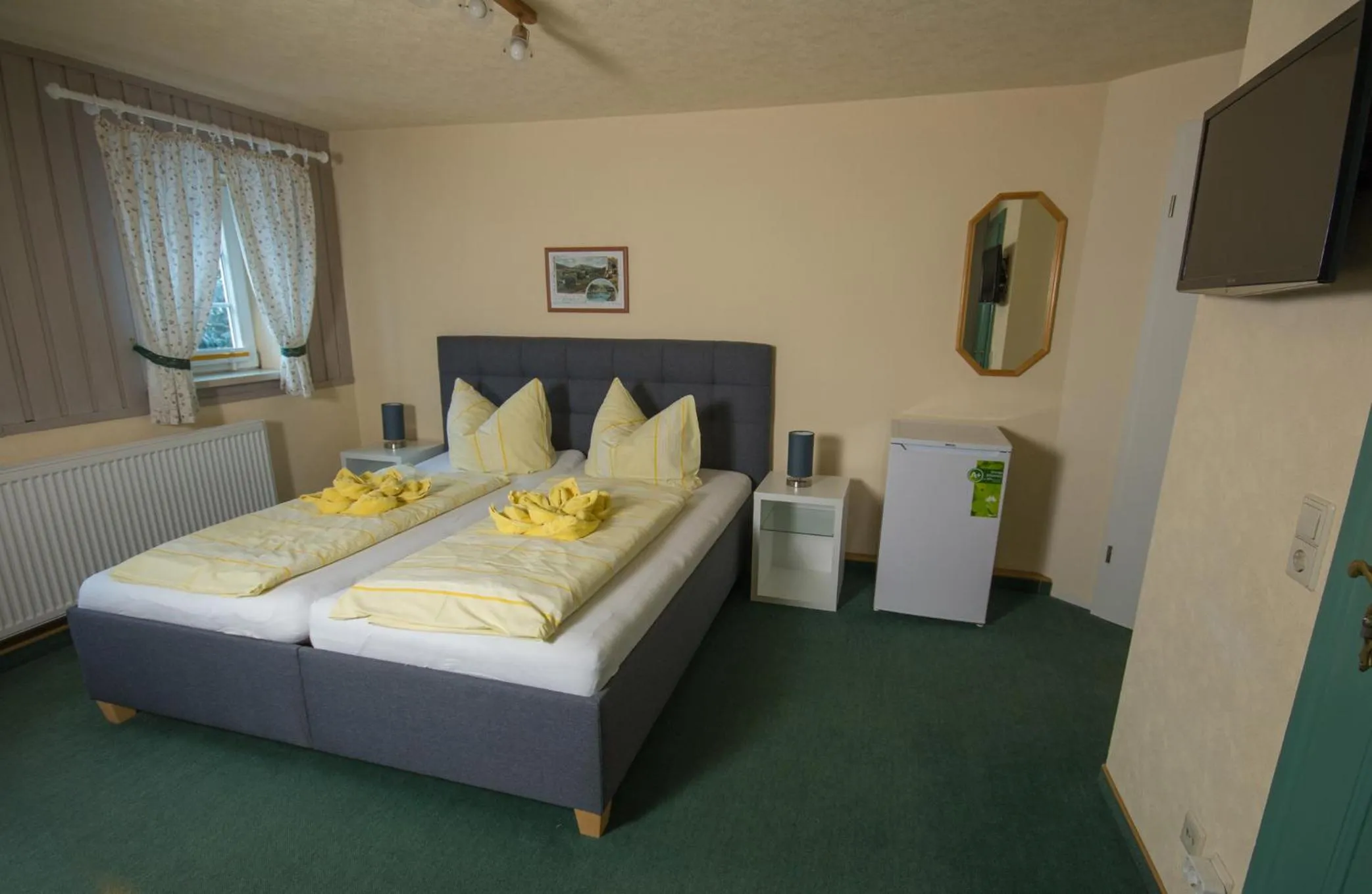 Photo of the whole room, Bed in Pension Immergrün