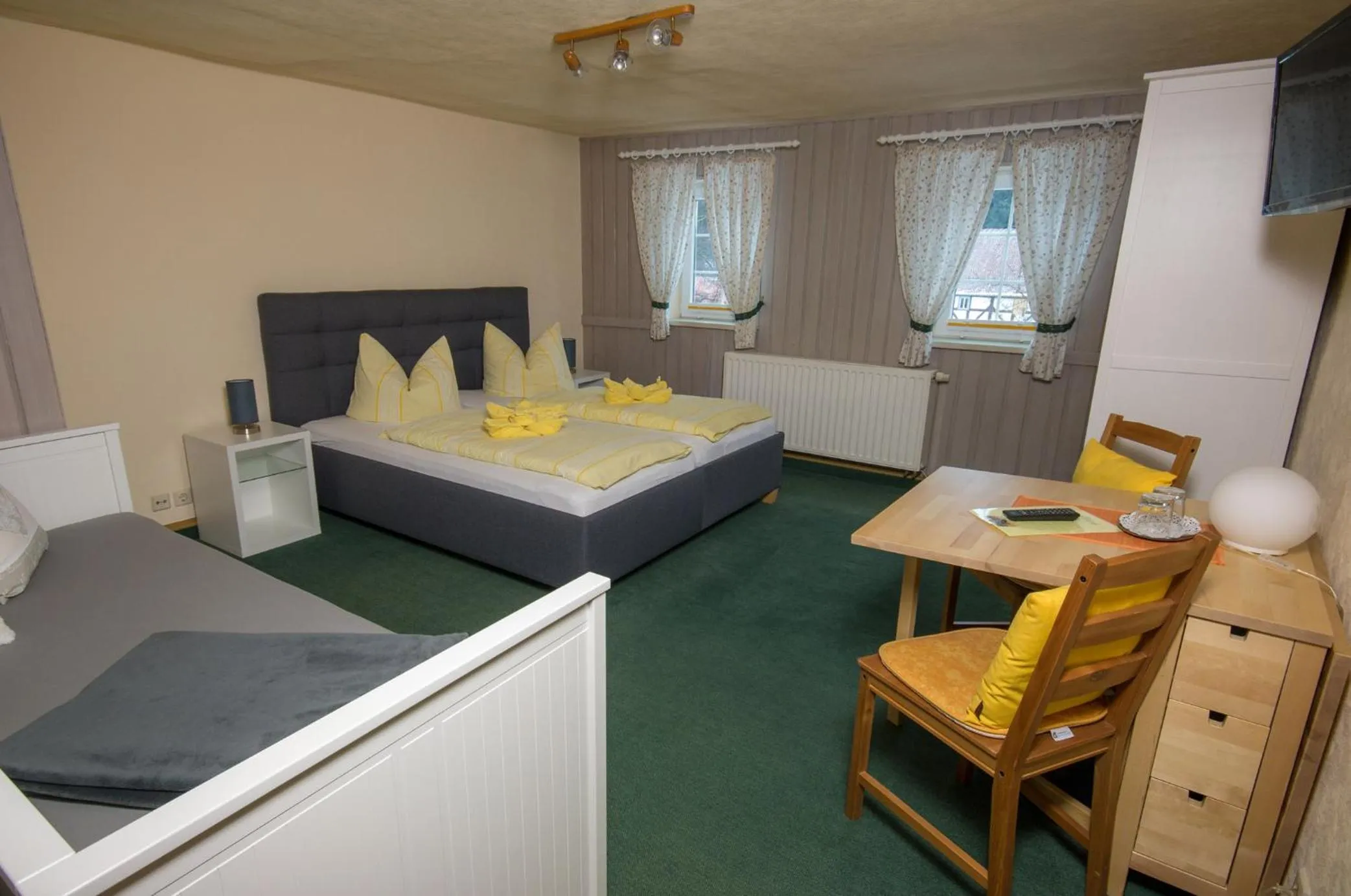 Photo of the whole room, Bed in Pension Immergrün