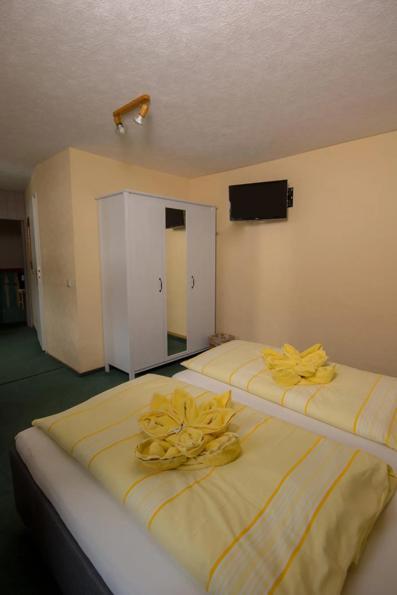 Photo of the whole room, Bed in Pension Immergrün