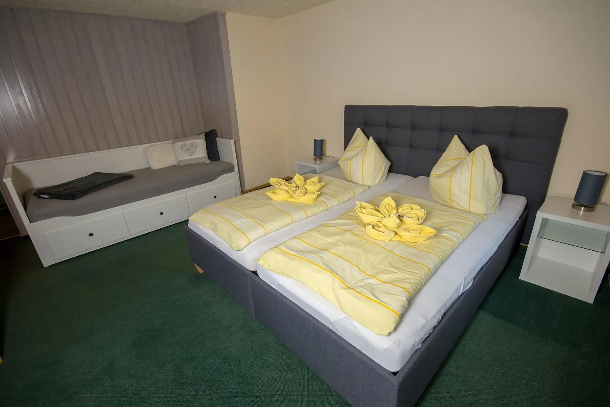 Photo of the whole room, Bed in Pension Immergrün