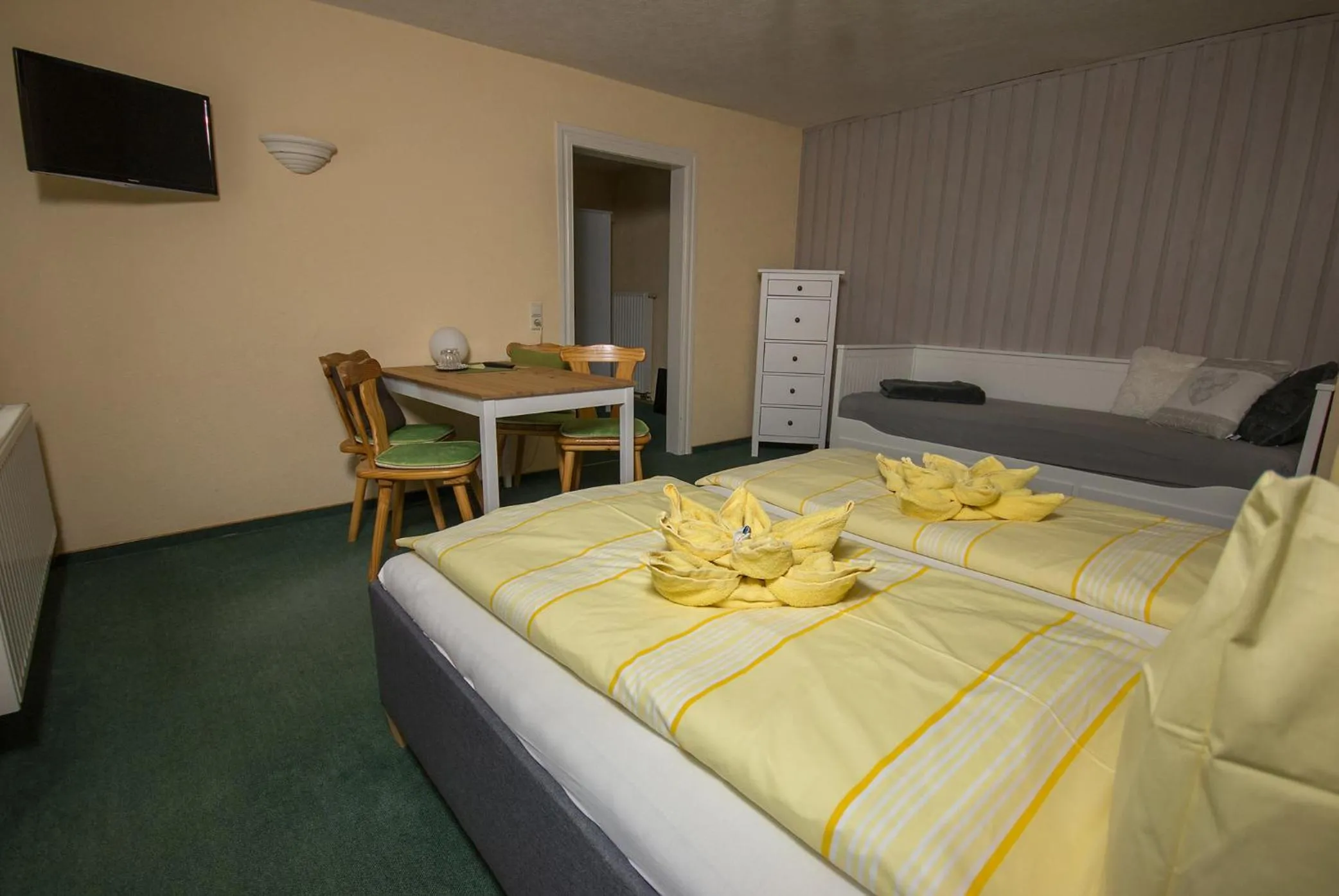 Photo of the whole room, Bed in Pension Immergrün