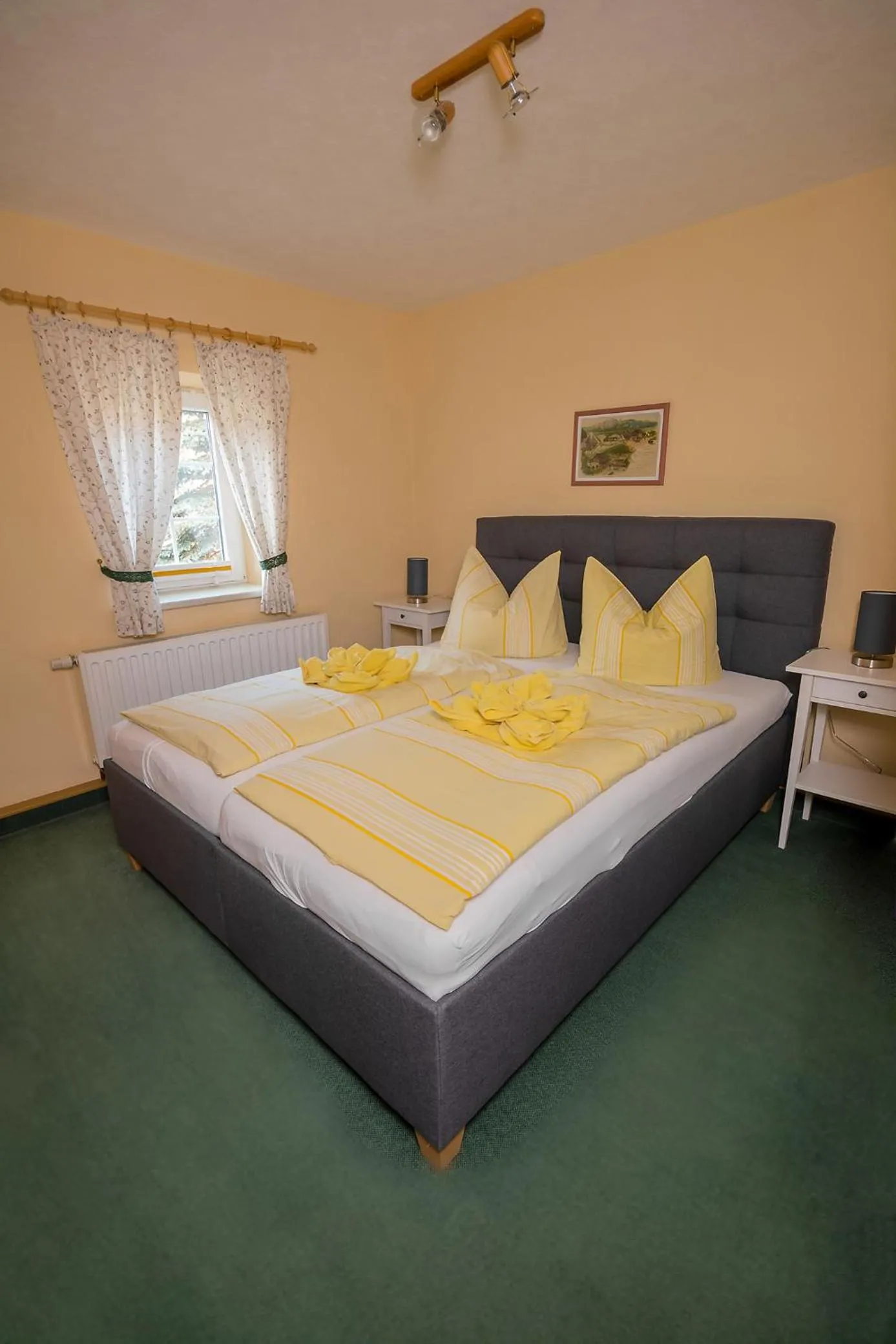 Photo of the whole room, Bed in Pension Immergrün