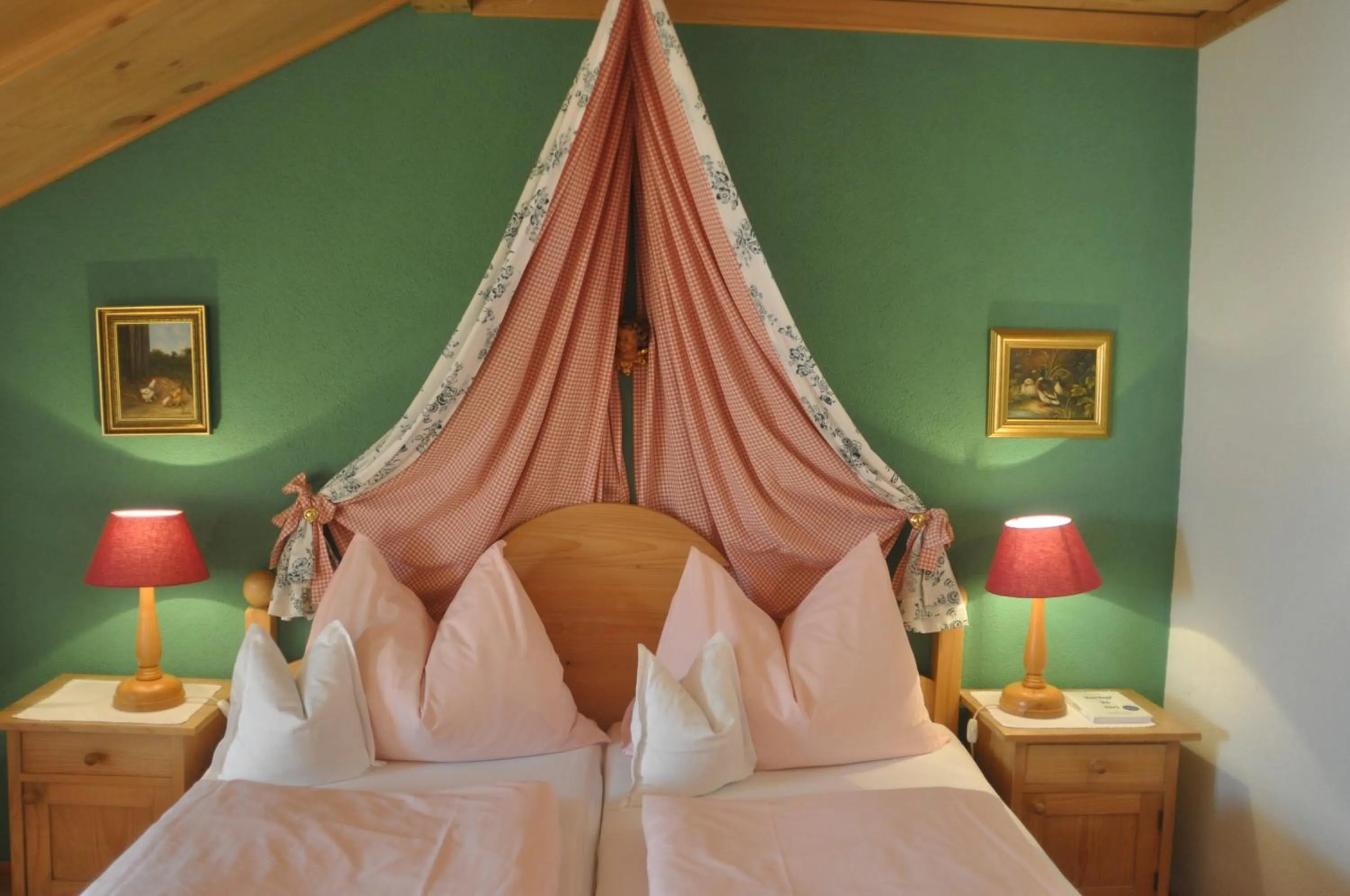 Bed in Romantikhotel Almtalhof