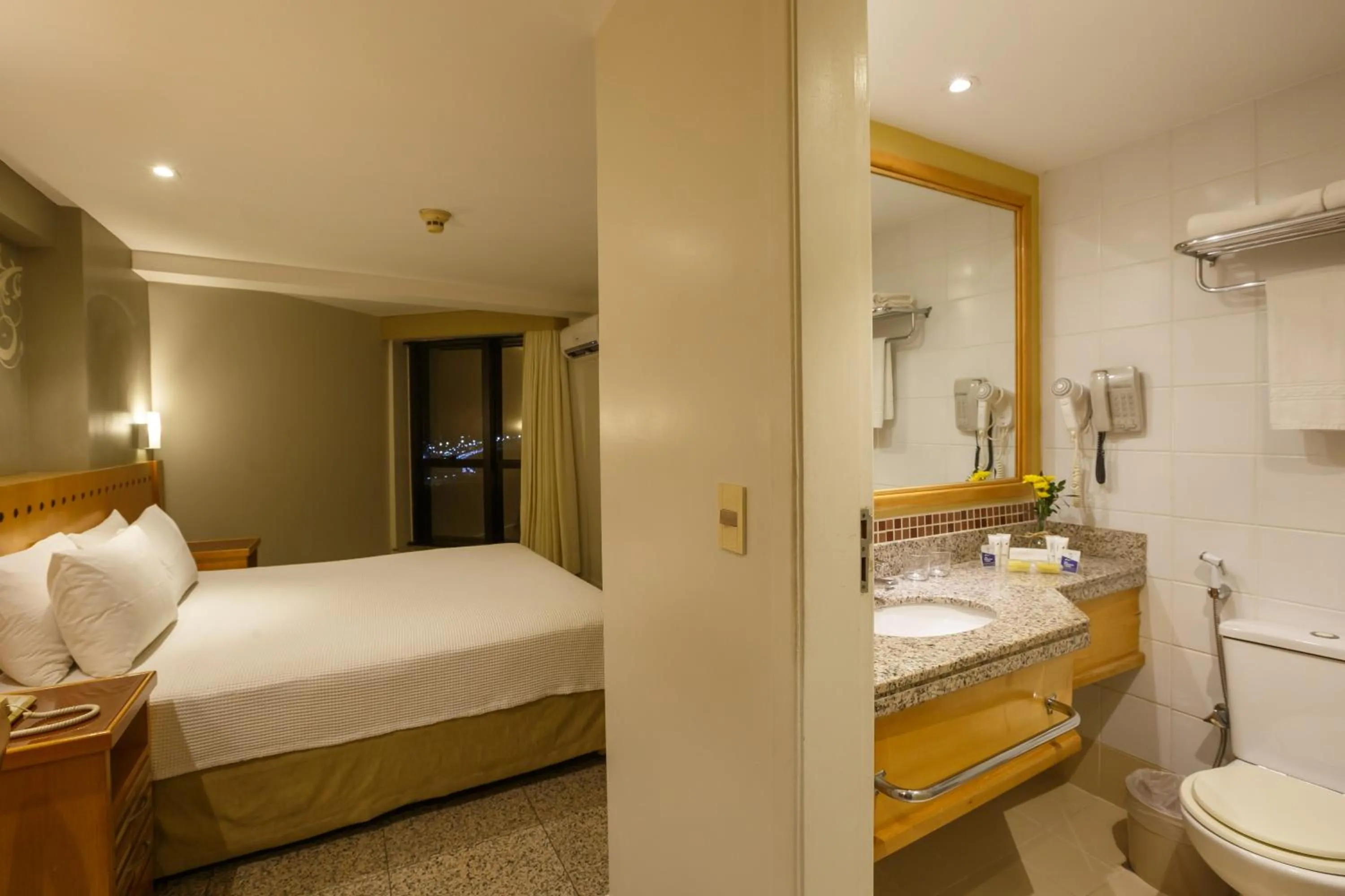 Bathroom, Bed in Blue Tree Towers Fortaleza Beira Mar