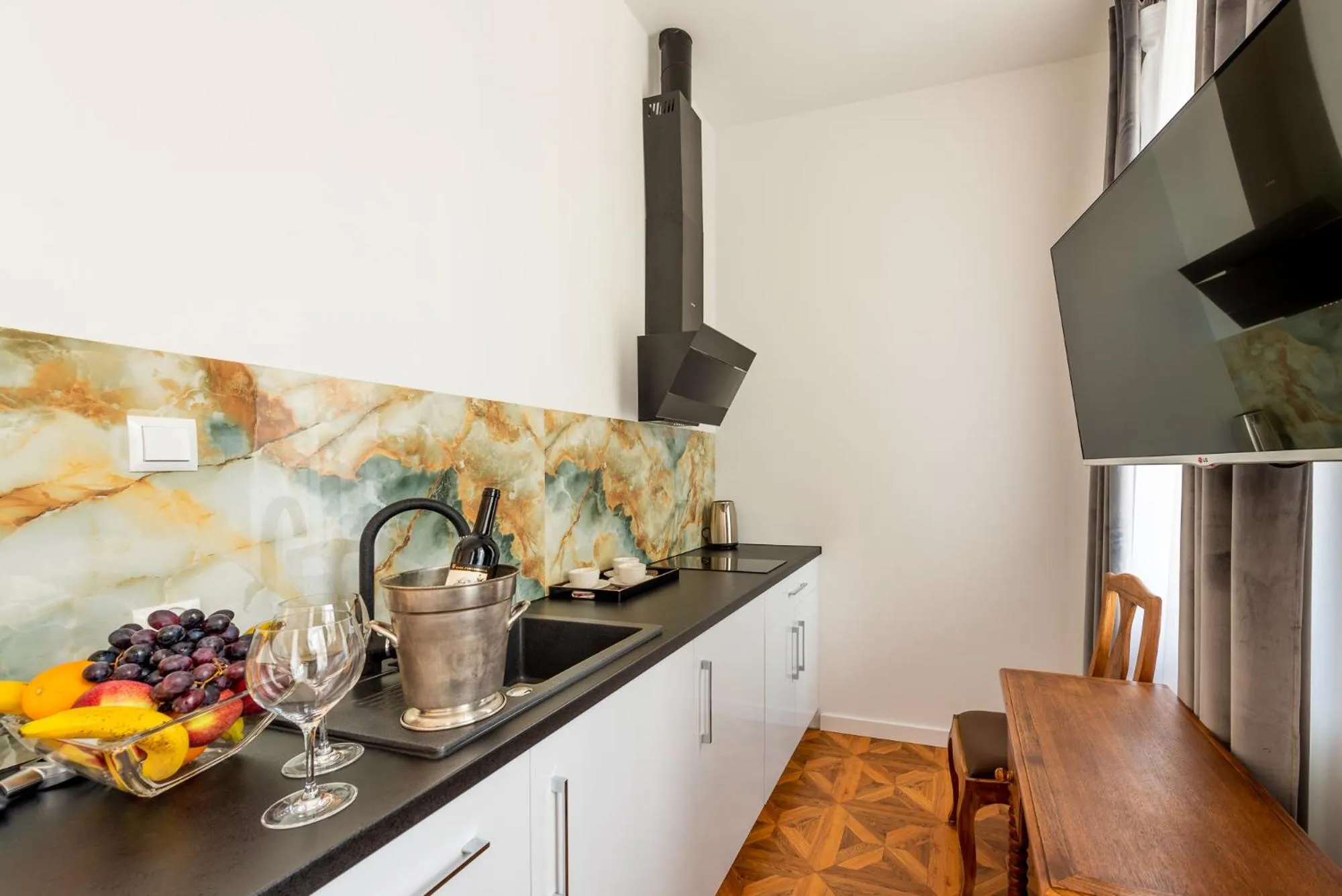 Kitchen or kitchenette in Kamienica Zamenhofa - Apartamenty na wynajem