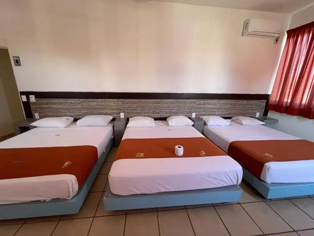 Standard Triple Room in Hotel Albatros Peñita-Guayabitos Nayarit Standard Triple Room in Hotel Albatros Peñita-Guayabitos Nayarit