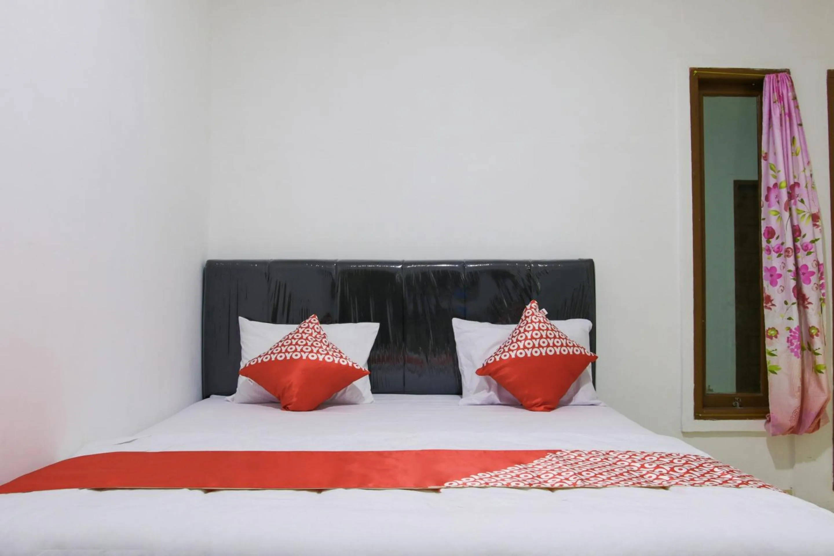 Bedroom, Bed in Hotel O Pa Baeng Baeng Near Rumah Sakit Faisal Formerly Guest House Cahaya 7296