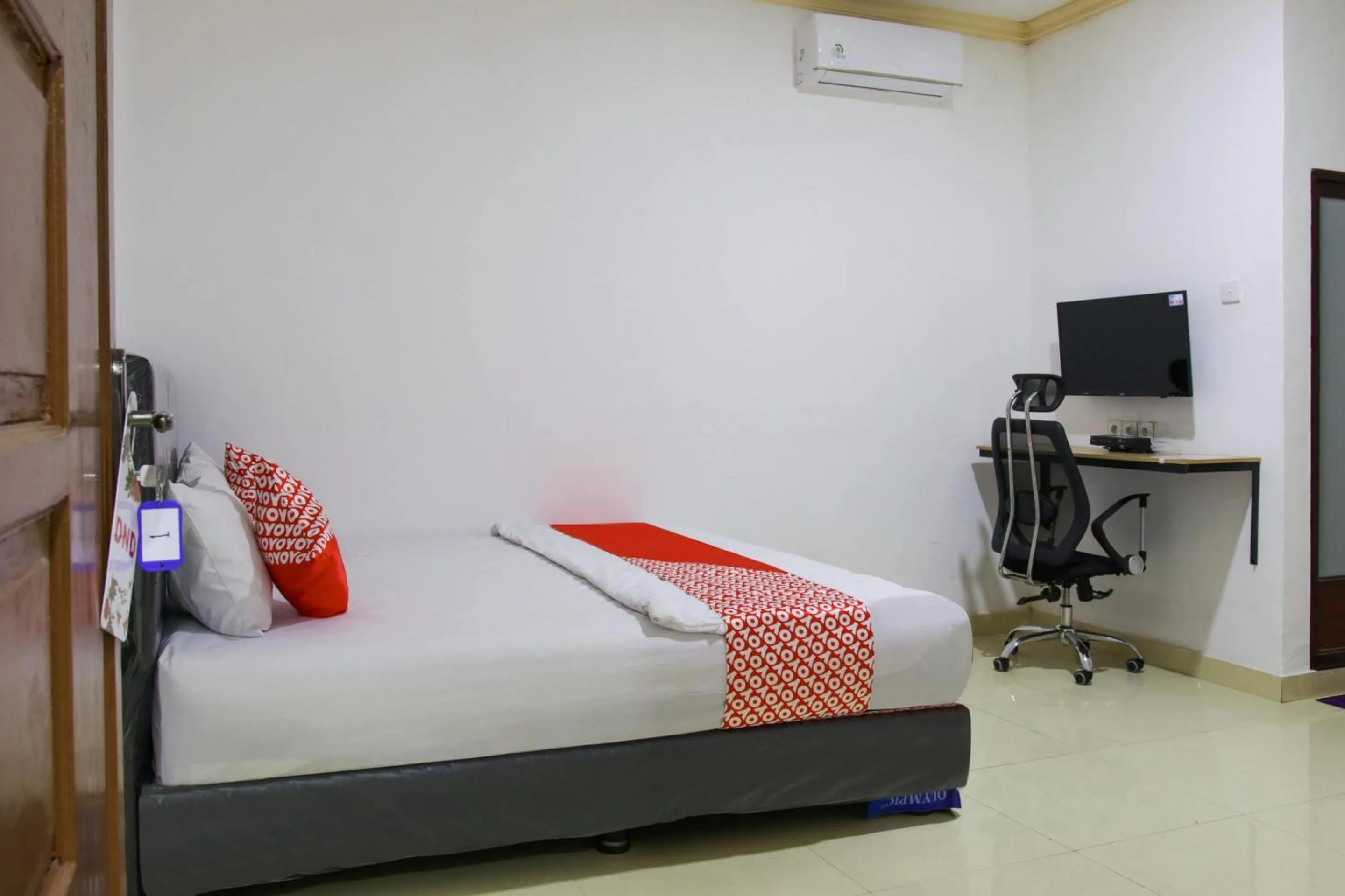 Bedroom, Bed in Hotel O Pa Baeng Baeng Near Rumah Sakit Faisal Formerly Guest House Cahaya 7296