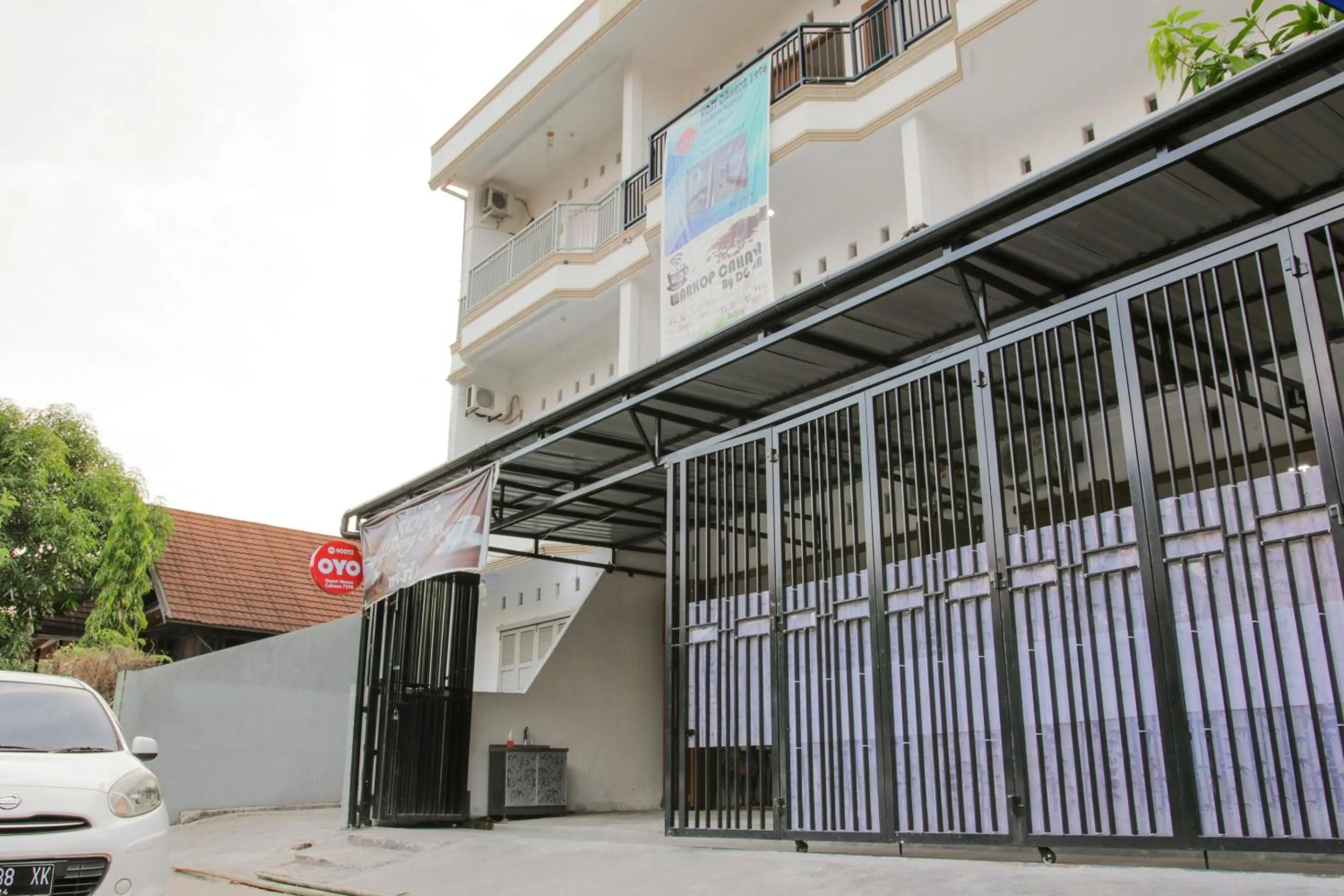 Facade/entrance in Hotel O Pa Baeng Baeng Near Rumah Sakit Faisal Formerly Guest House Cahaya 7296