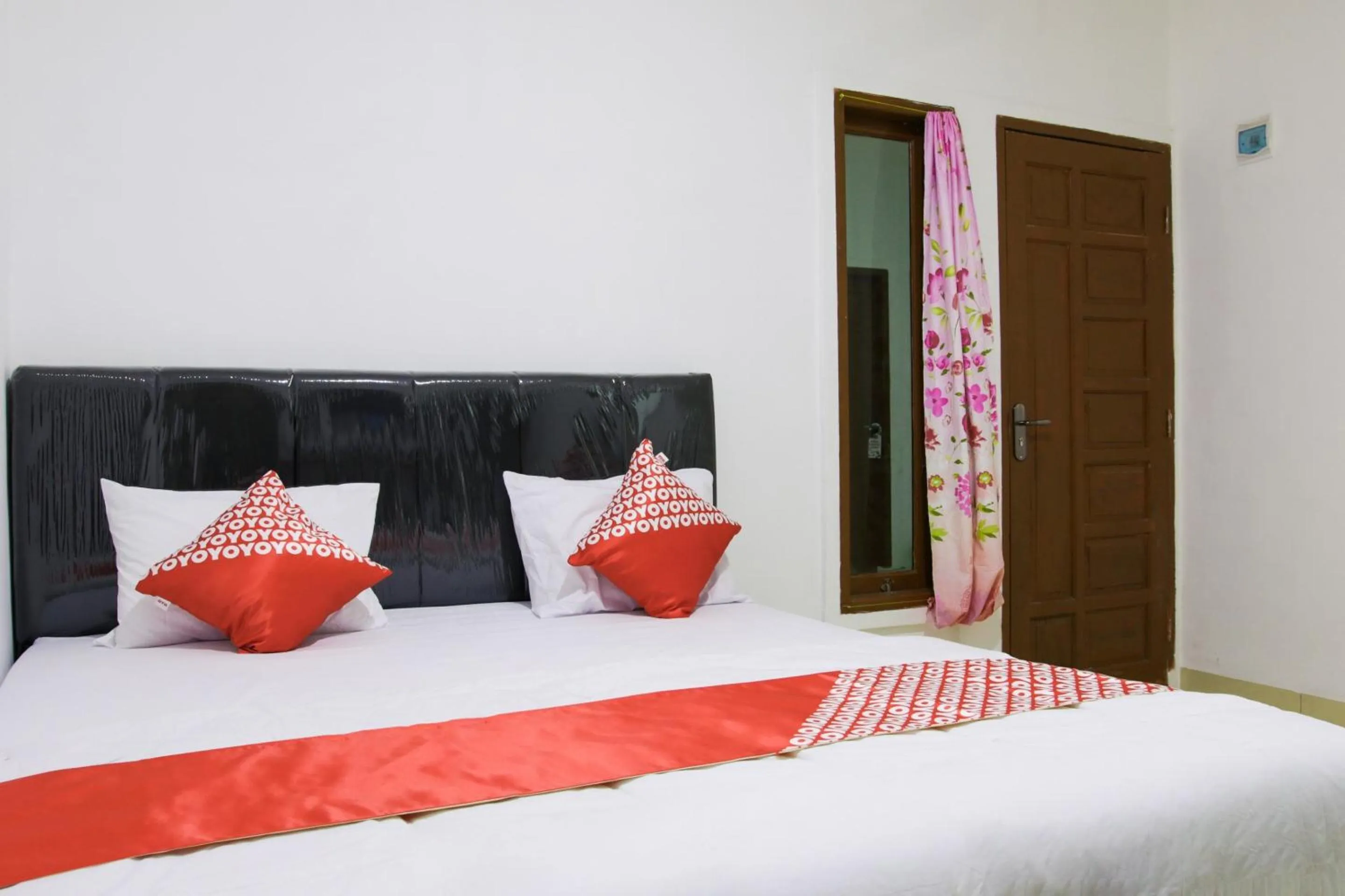 Bedroom, Bed in Hotel O Pa Baeng Baeng Near Rumah Sakit Faisal Formerly Guest House Cahaya 7296