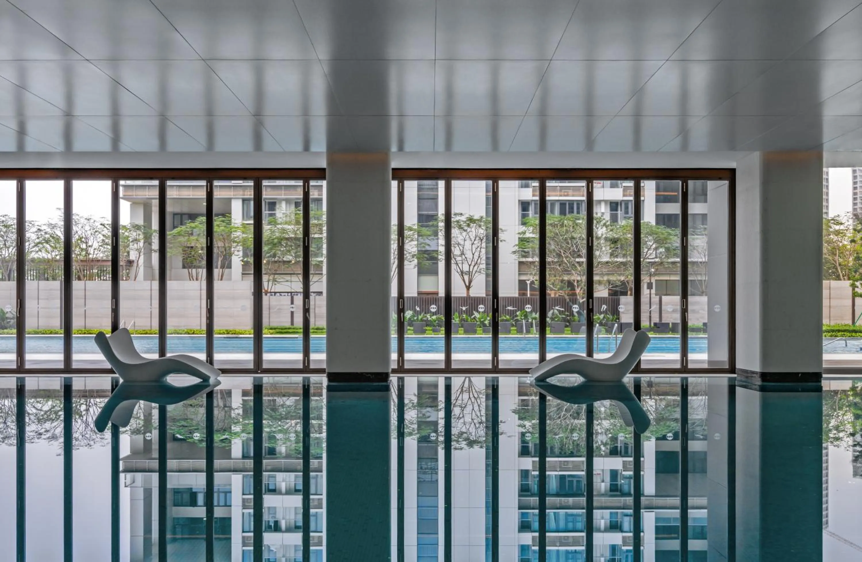 Swimming pool in Hilton Shenzhen World Exhibition & Convention Centre