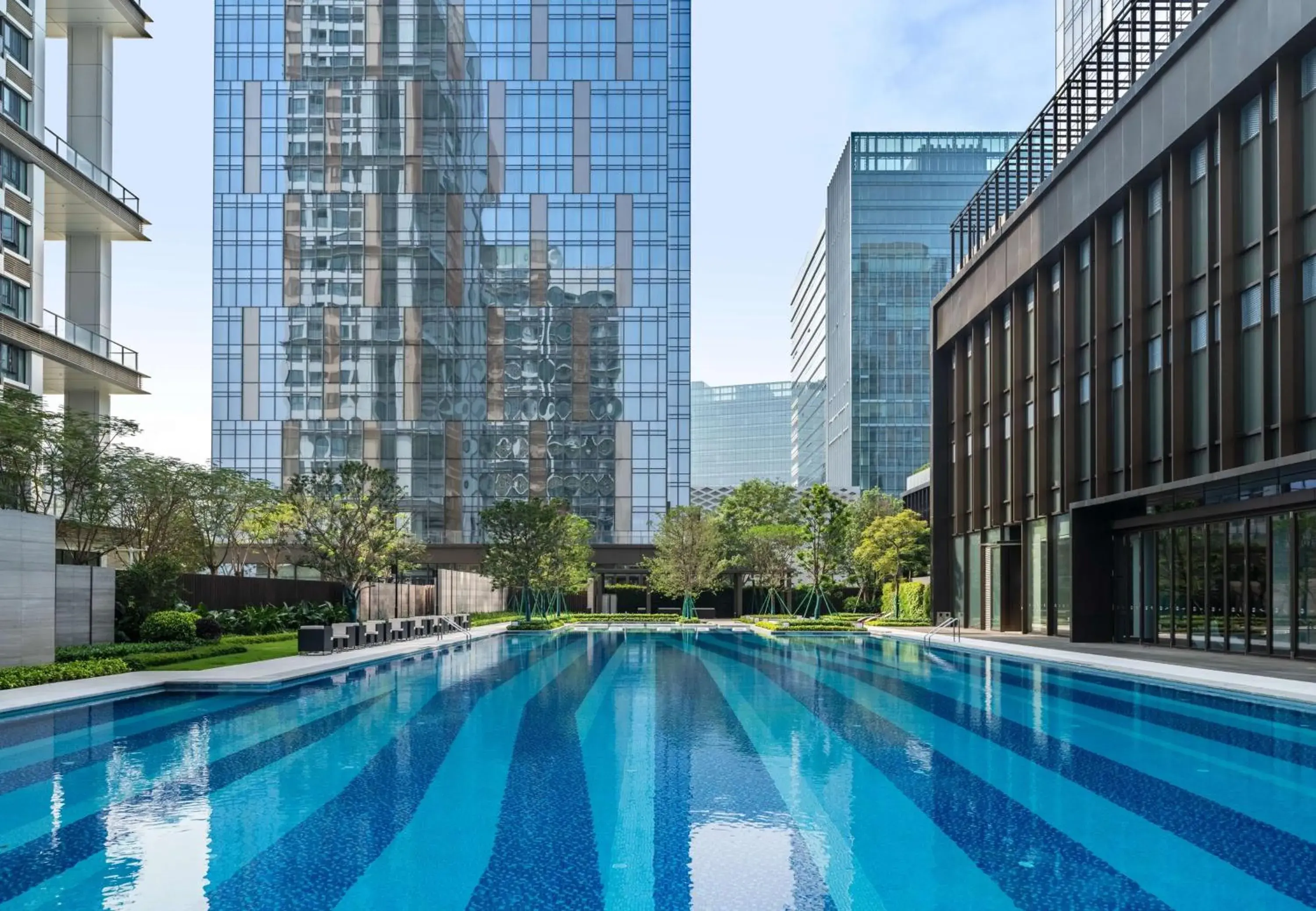 Pool view in Hilton Shenzhen World Exhibition & Convention Centre Pool view in Hilton Shenzhen World Exhibition & Convention Centre