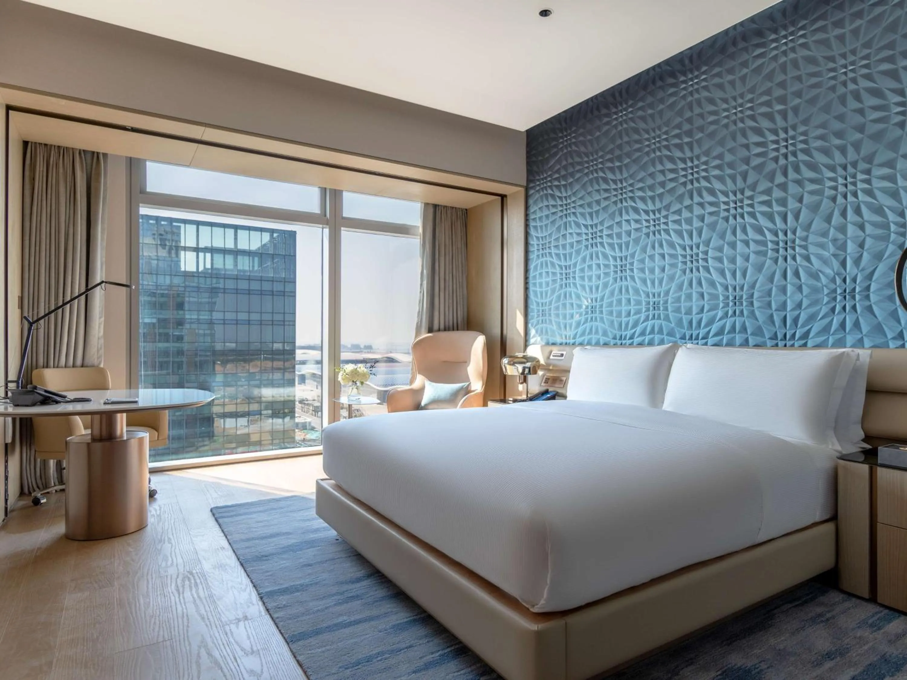 Bedroom, Bed in Hilton Shenzhen World Exhibition & Convention Centre
