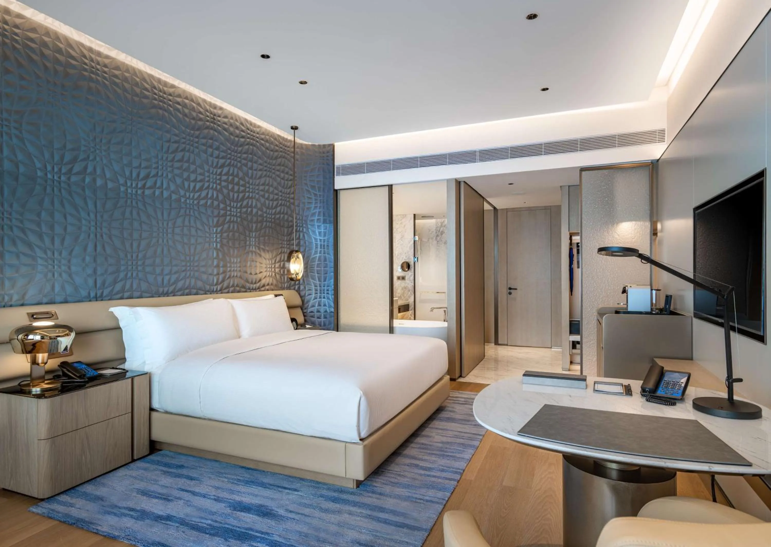 Bedroom, Bed in Hilton Shenzhen World Exhibition & Convention Centre