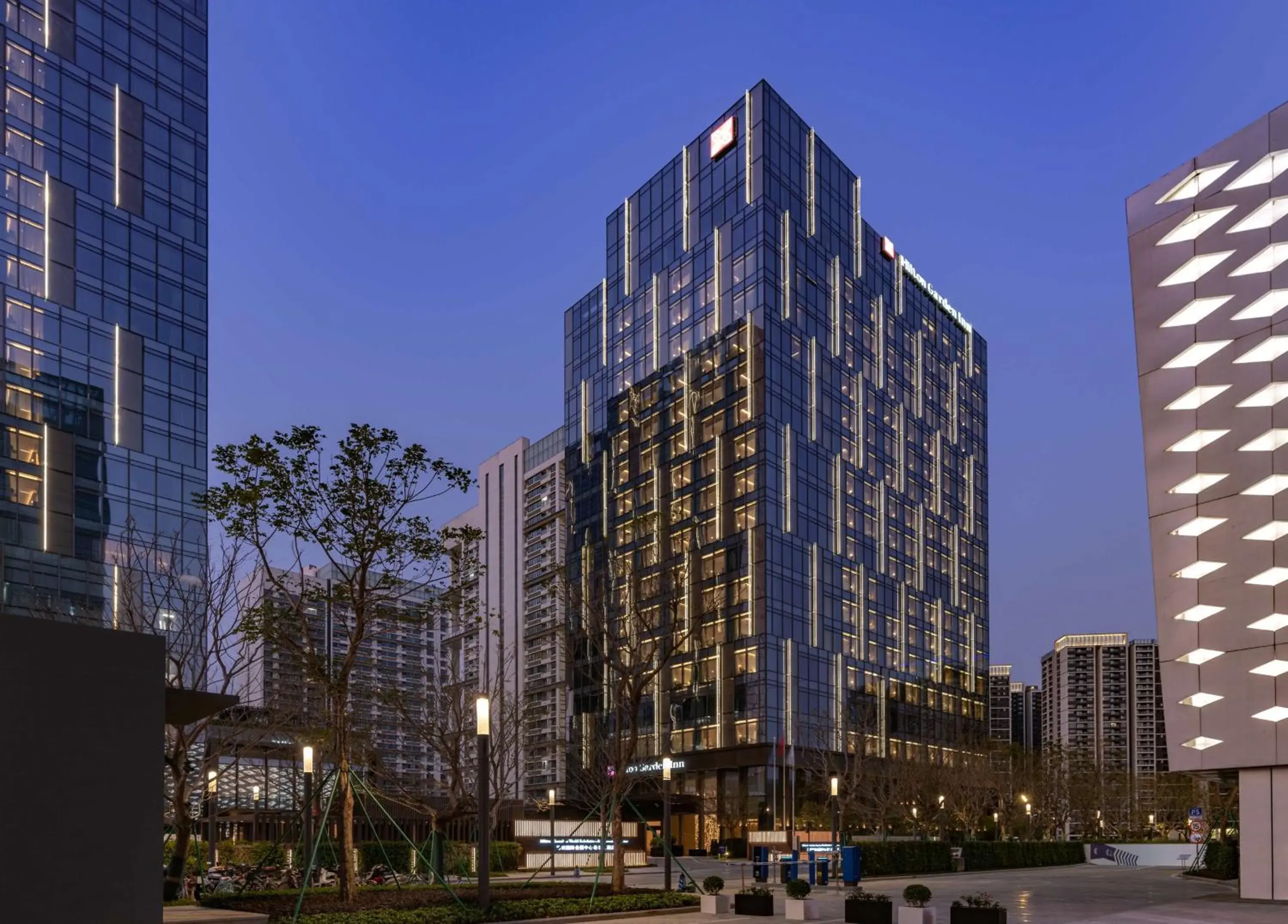 Property building in Hilton Garden Inn Shenzhen World Exhibition & Convention Center Property building in Hilton Garden Inn Shenzhen World Exhibition & Convention Center