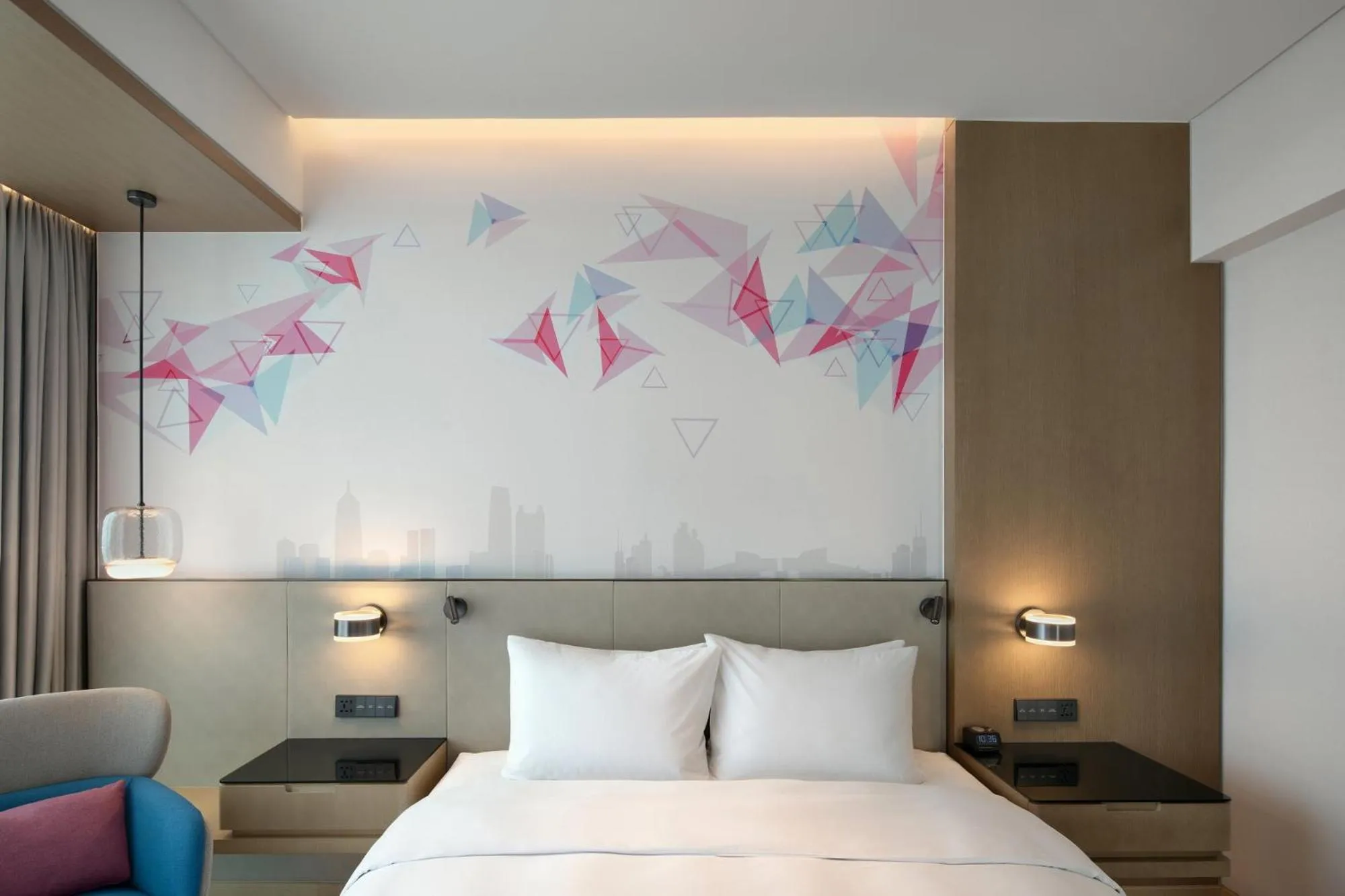Photo of the whole room, Bed in Hilton Garden Inn Shenzhen World Exhibition & Convention Center