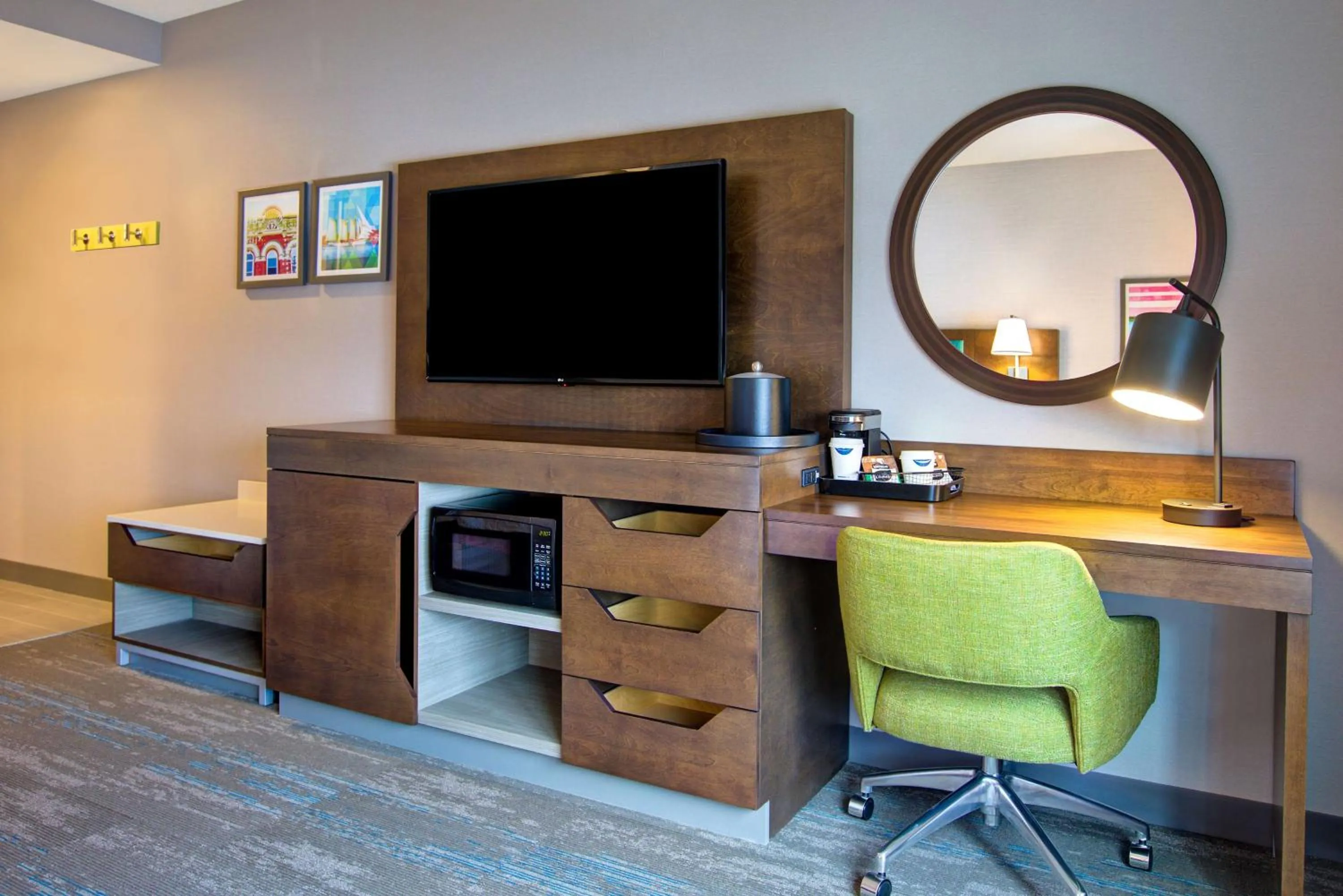 Bedroom in Hampton Inn Brockville, On