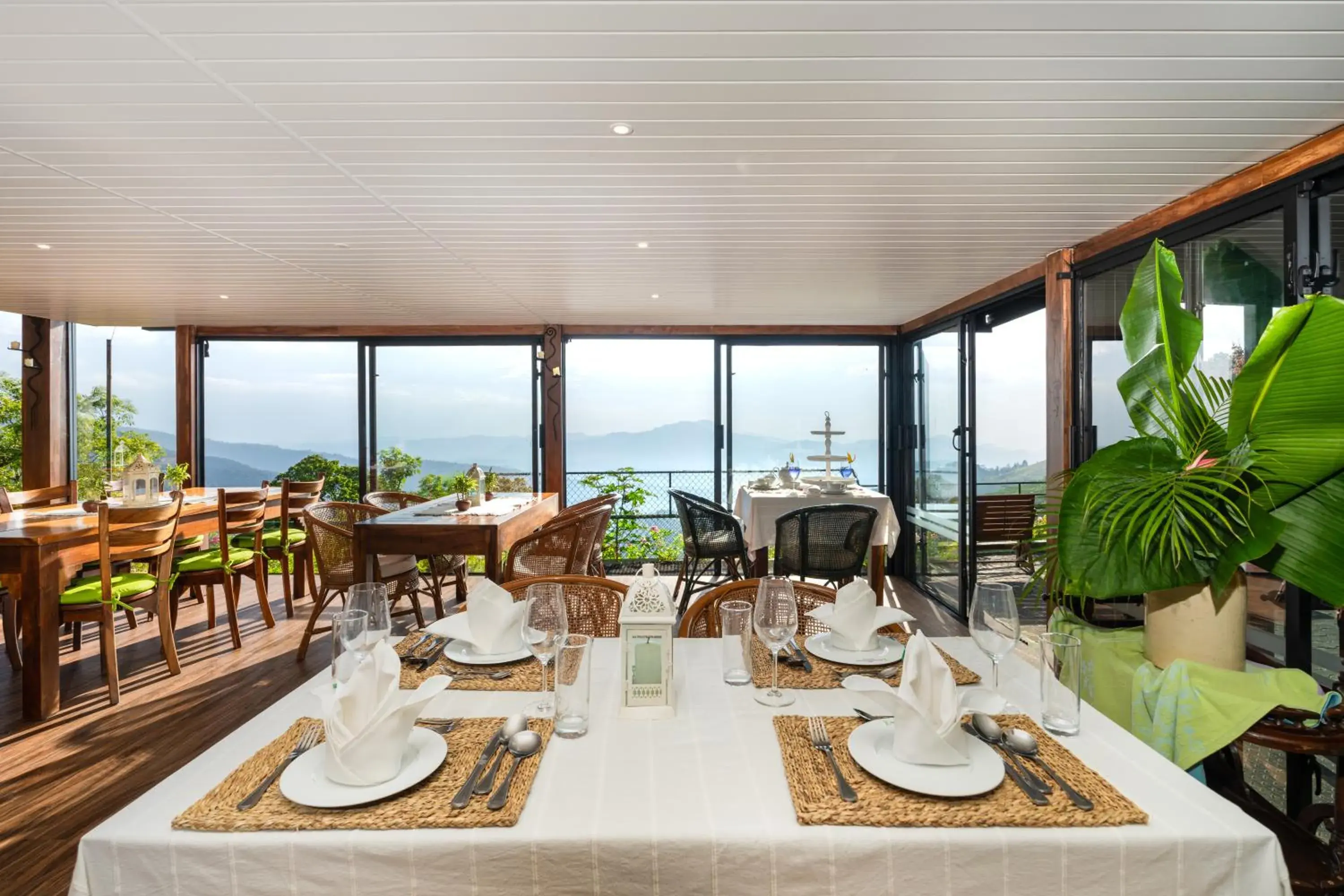 Restaurant/places to eat in The Riverston Grand Restaurant/places to eat in The Riverston Grand